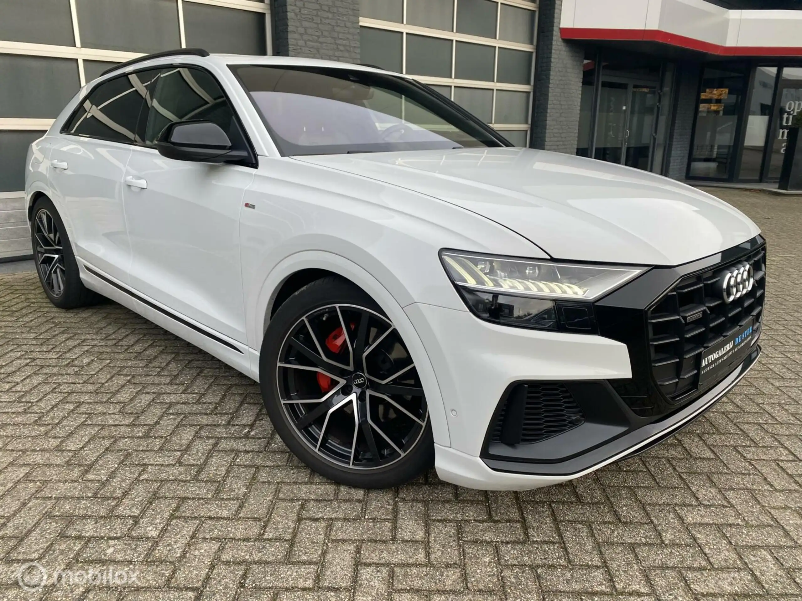 Audi - Q8