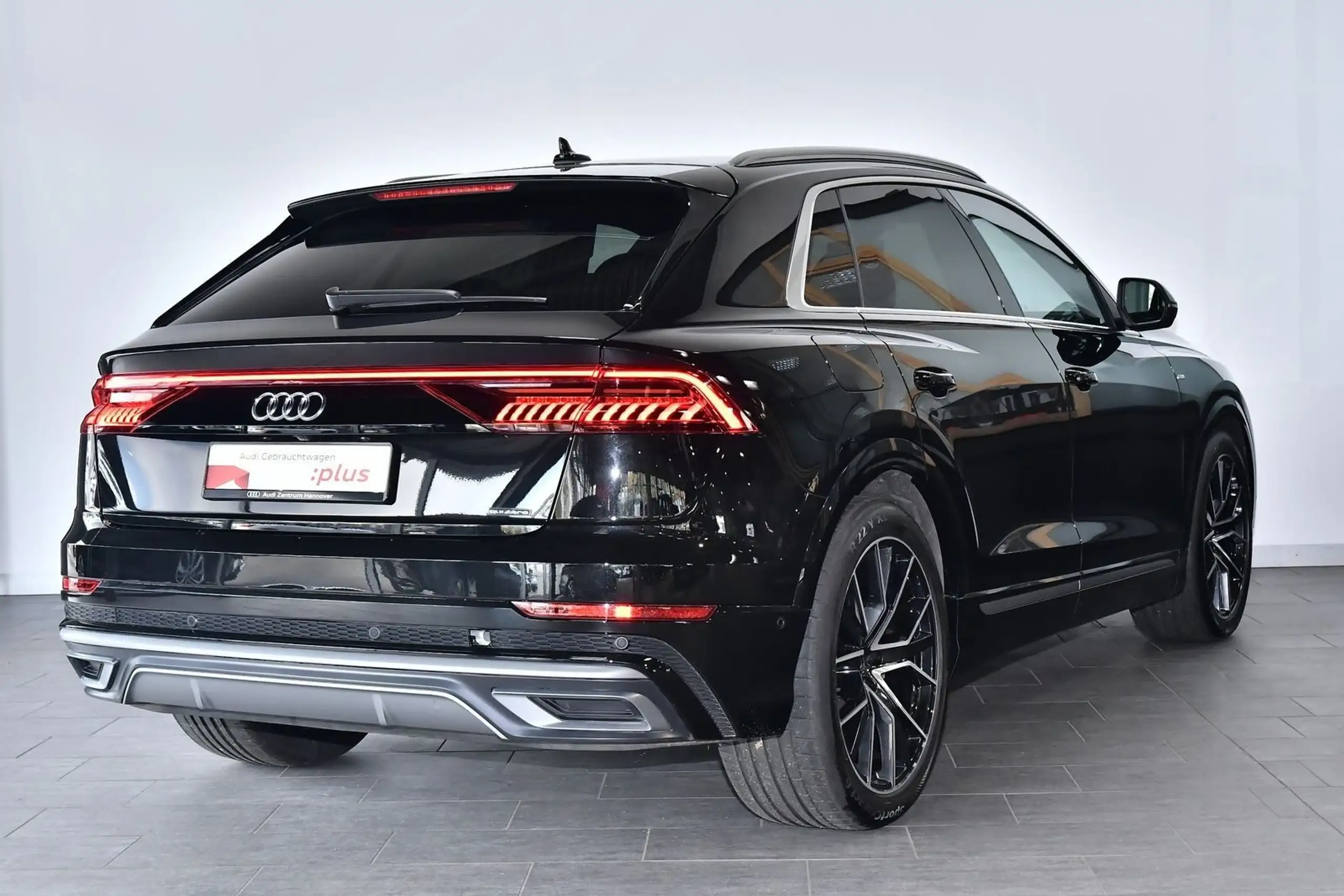 Audi - Q8