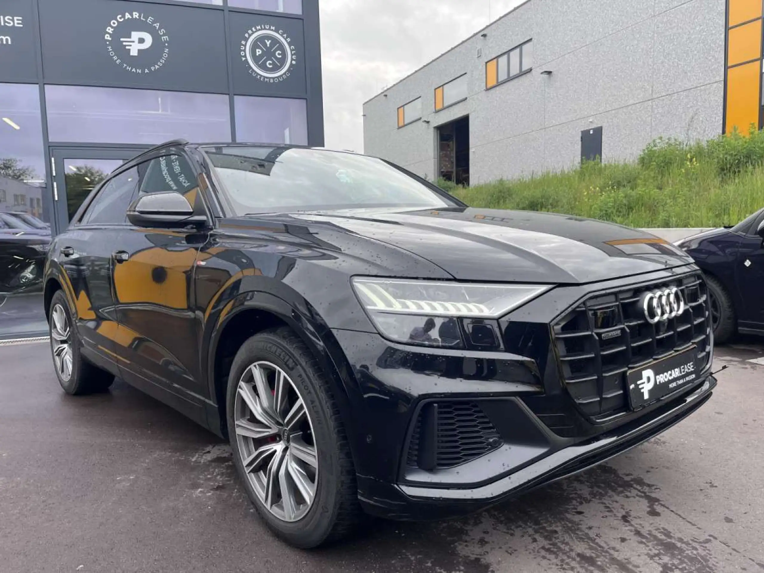 Audi - Q8