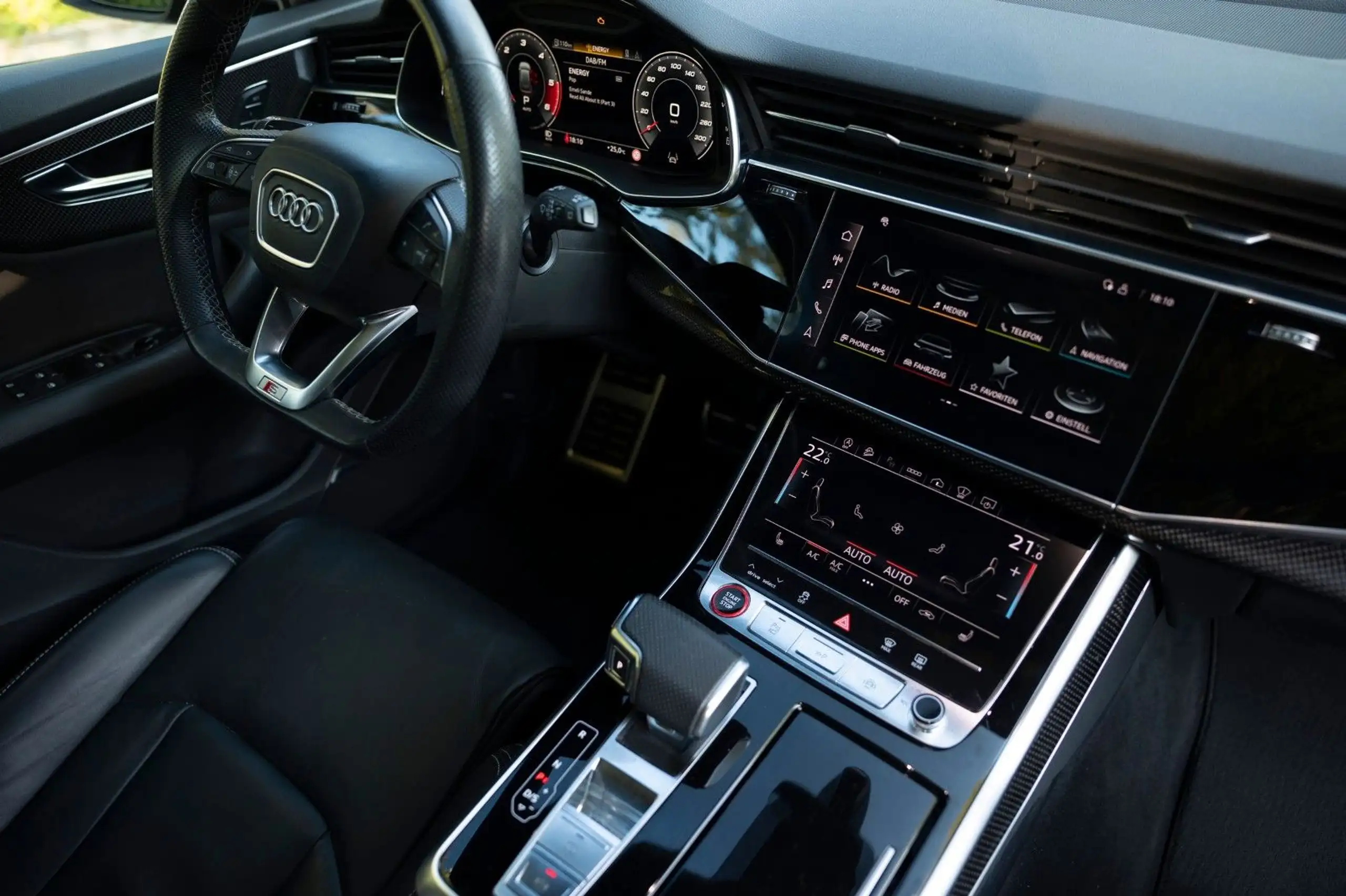 Audi - SQ8