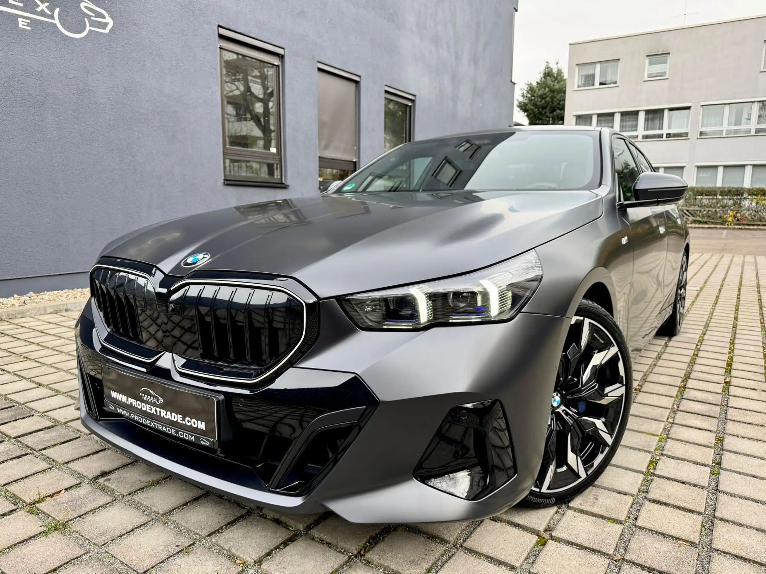 BMW - 520