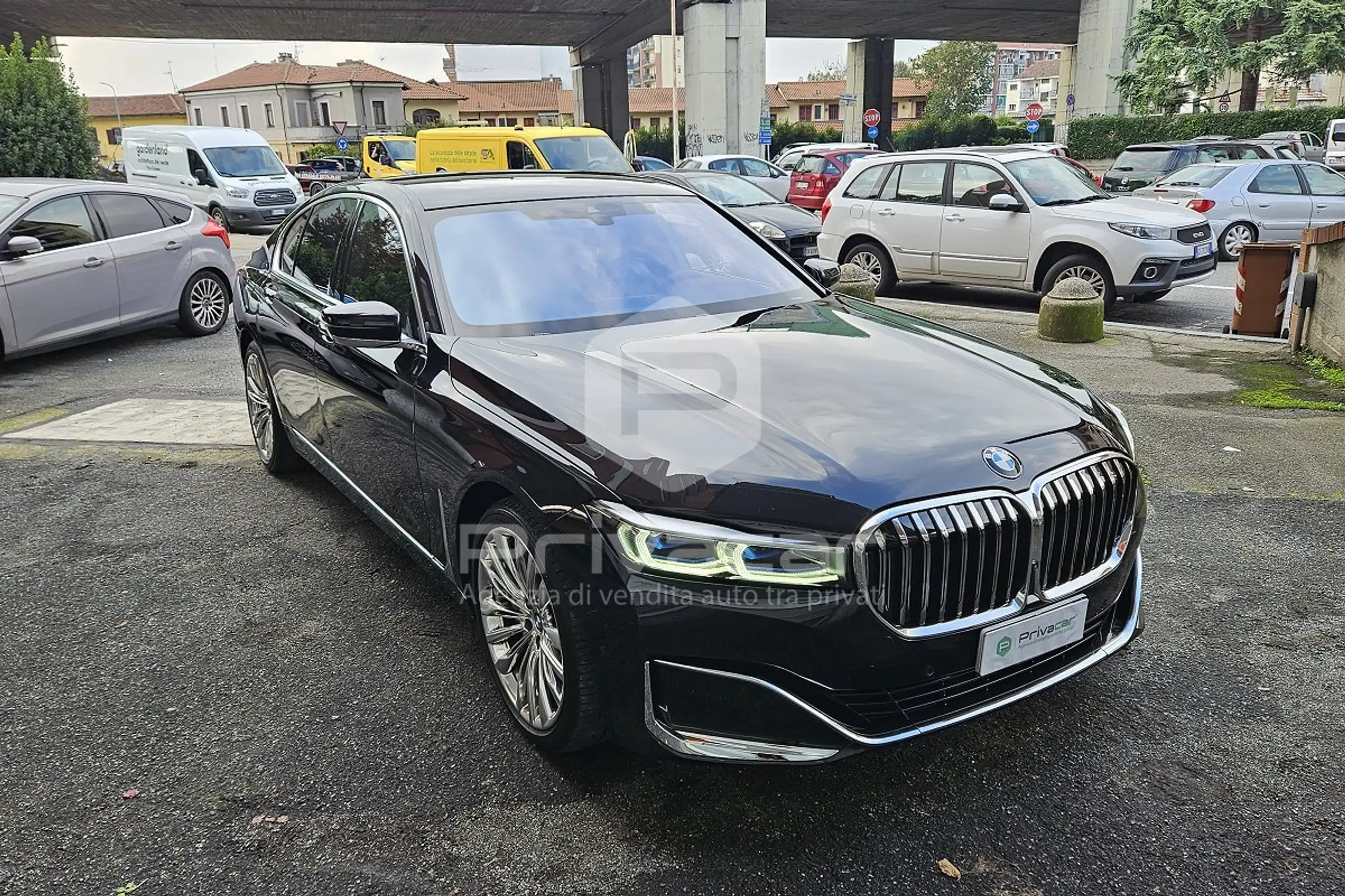 BMW - 730