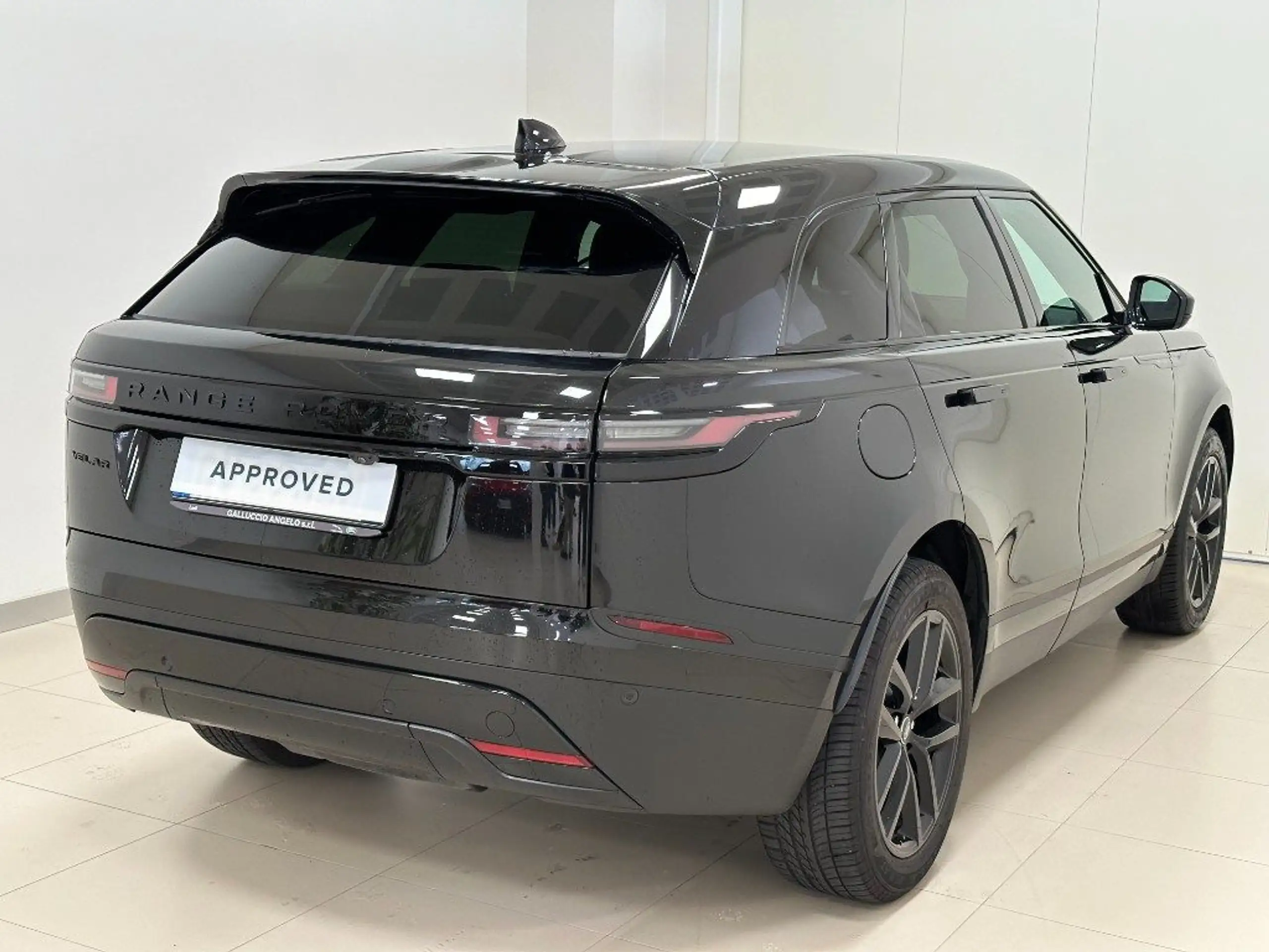 Land Rover - Range Rover Velar