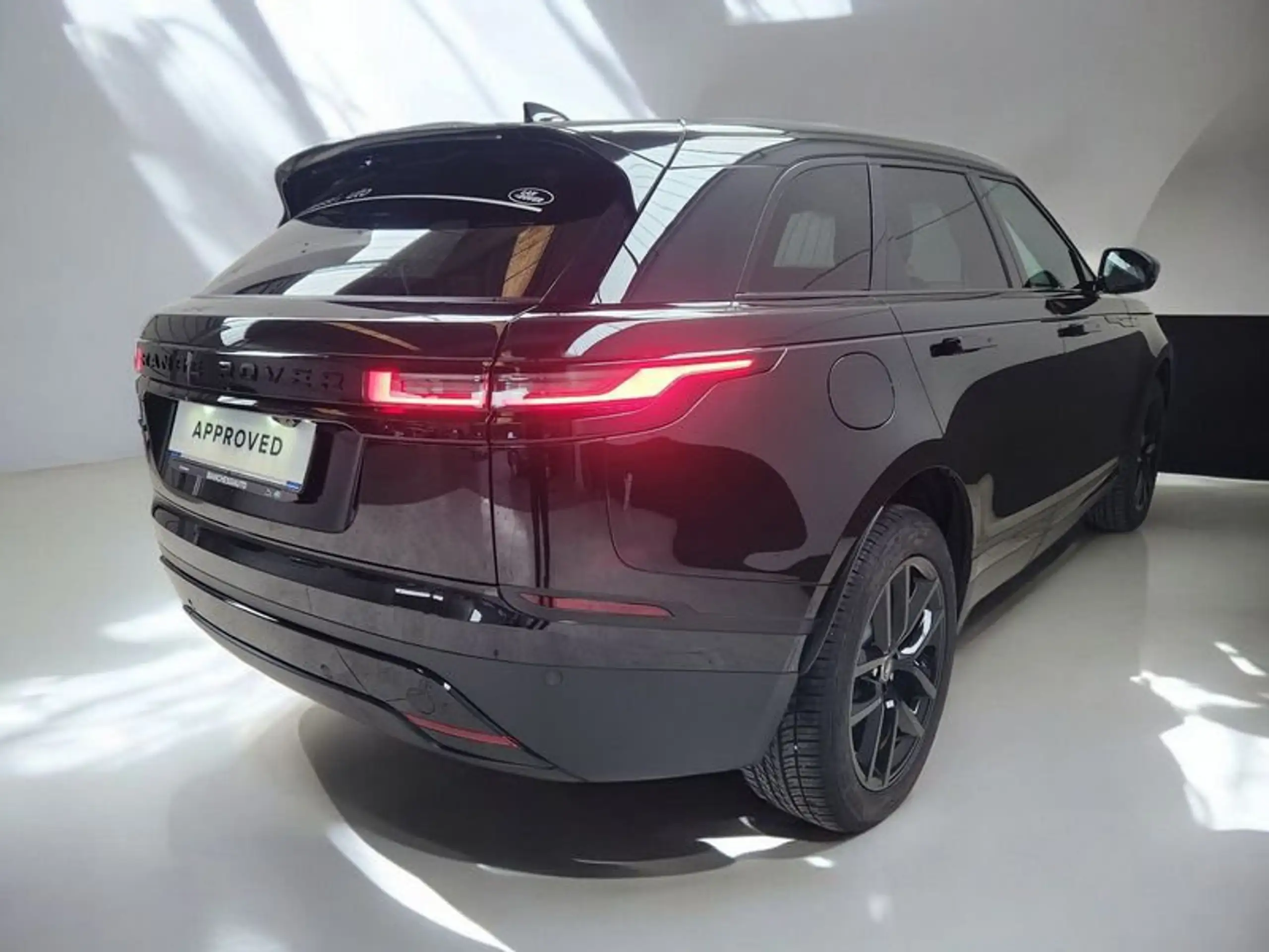 Land Rover - Range Rover Velar