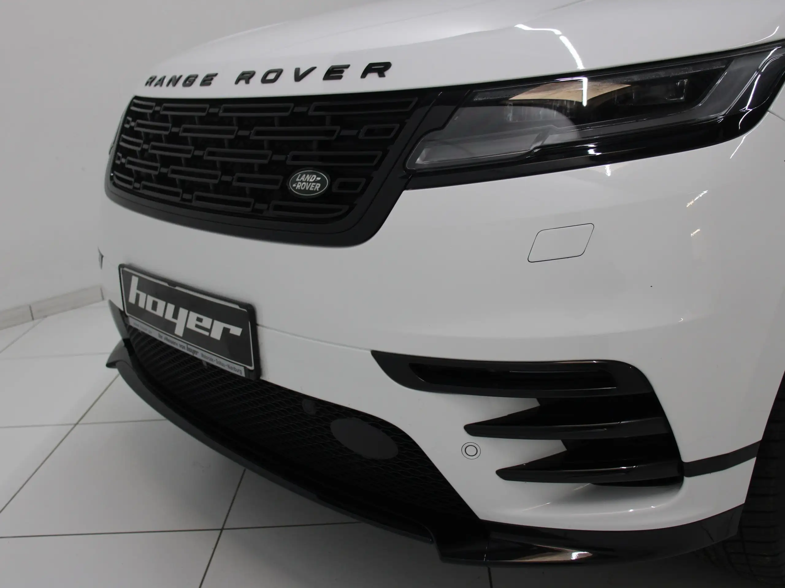 Land Rover - Range Rover Velar