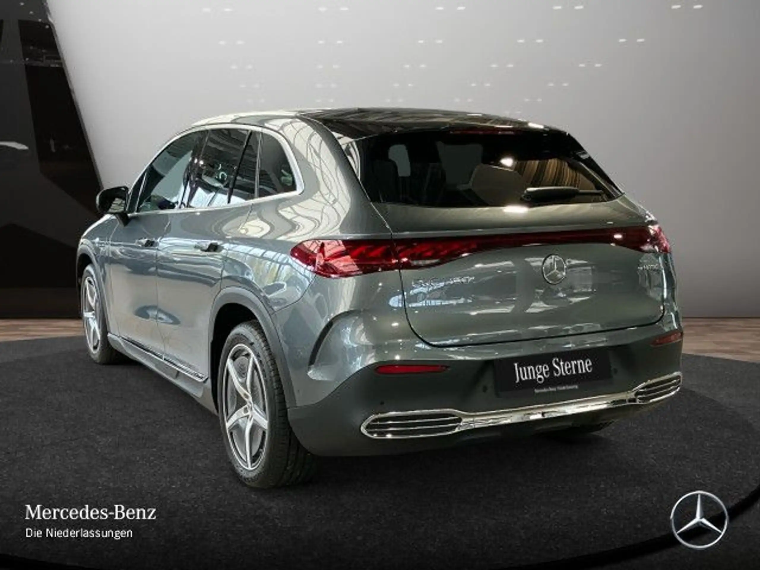 Mercedes-Benz - EQE SUV