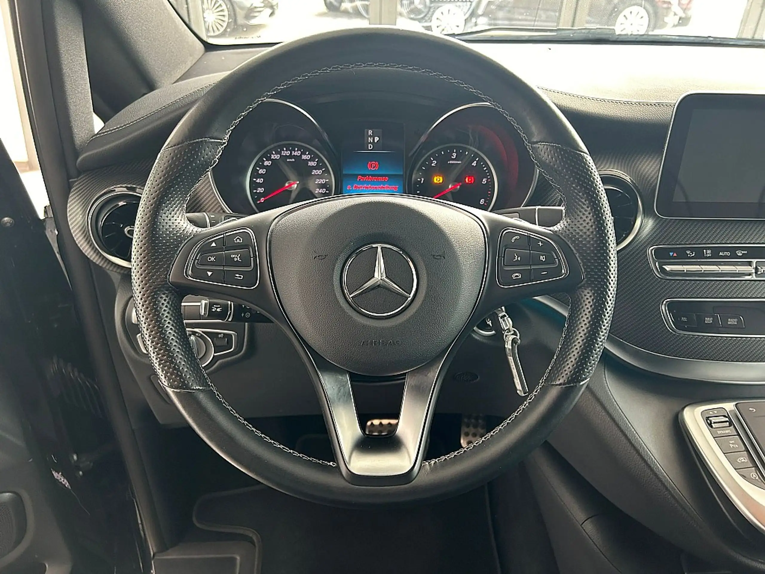 Mercedes-Benz - V 300