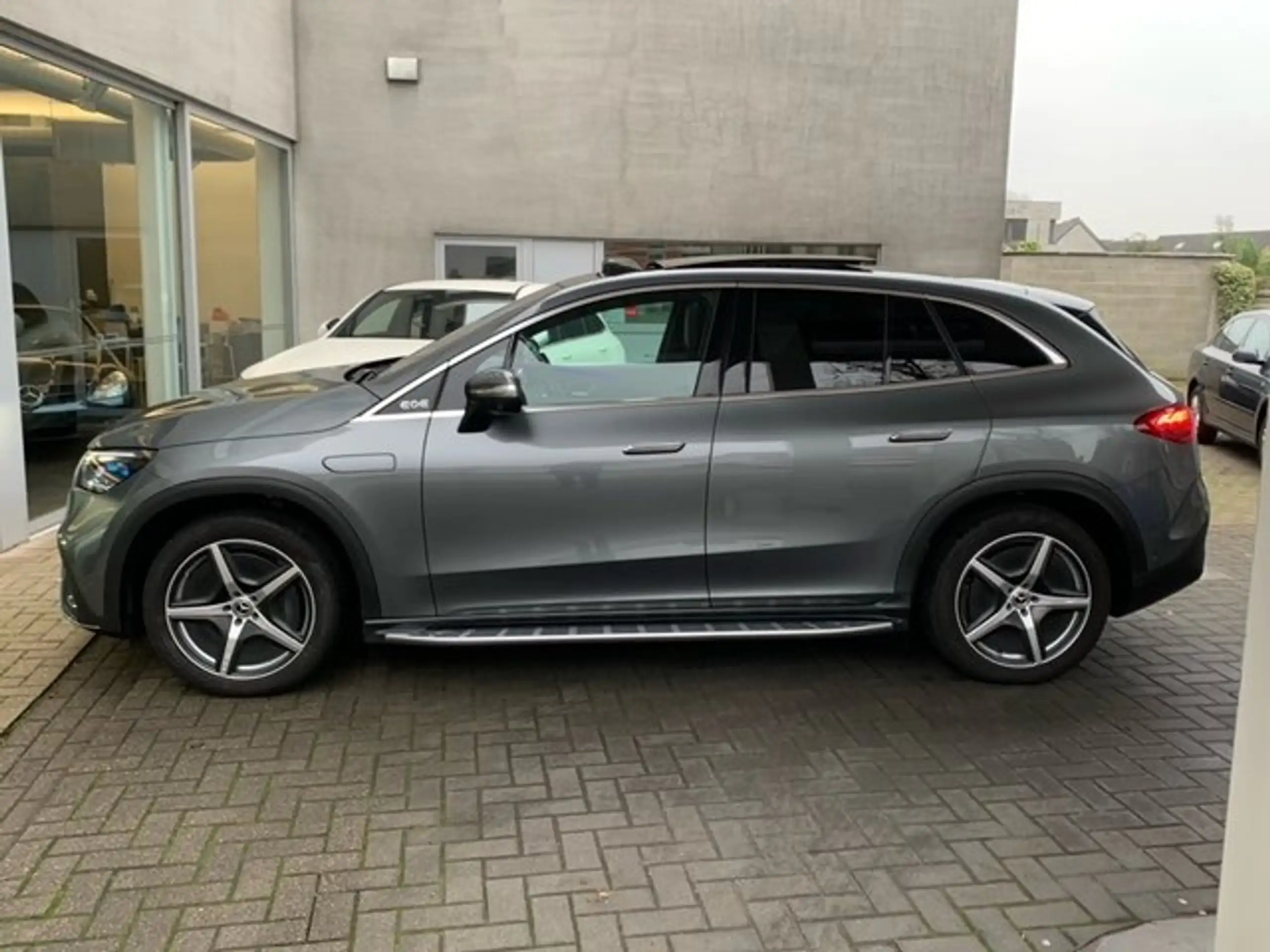 Mercedes-Benz - EQE SUV