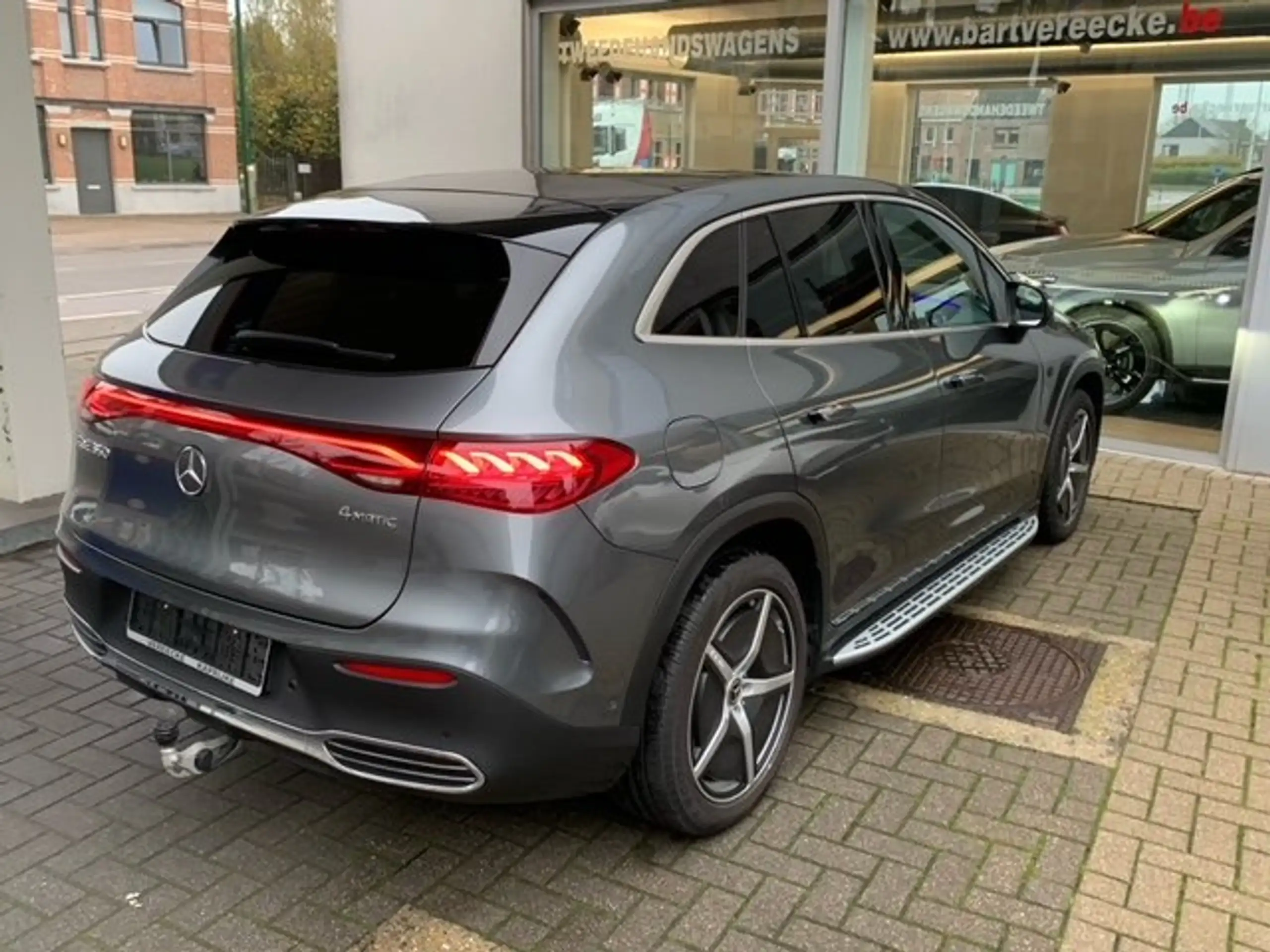 Mercedes-Benz - EQE SUV