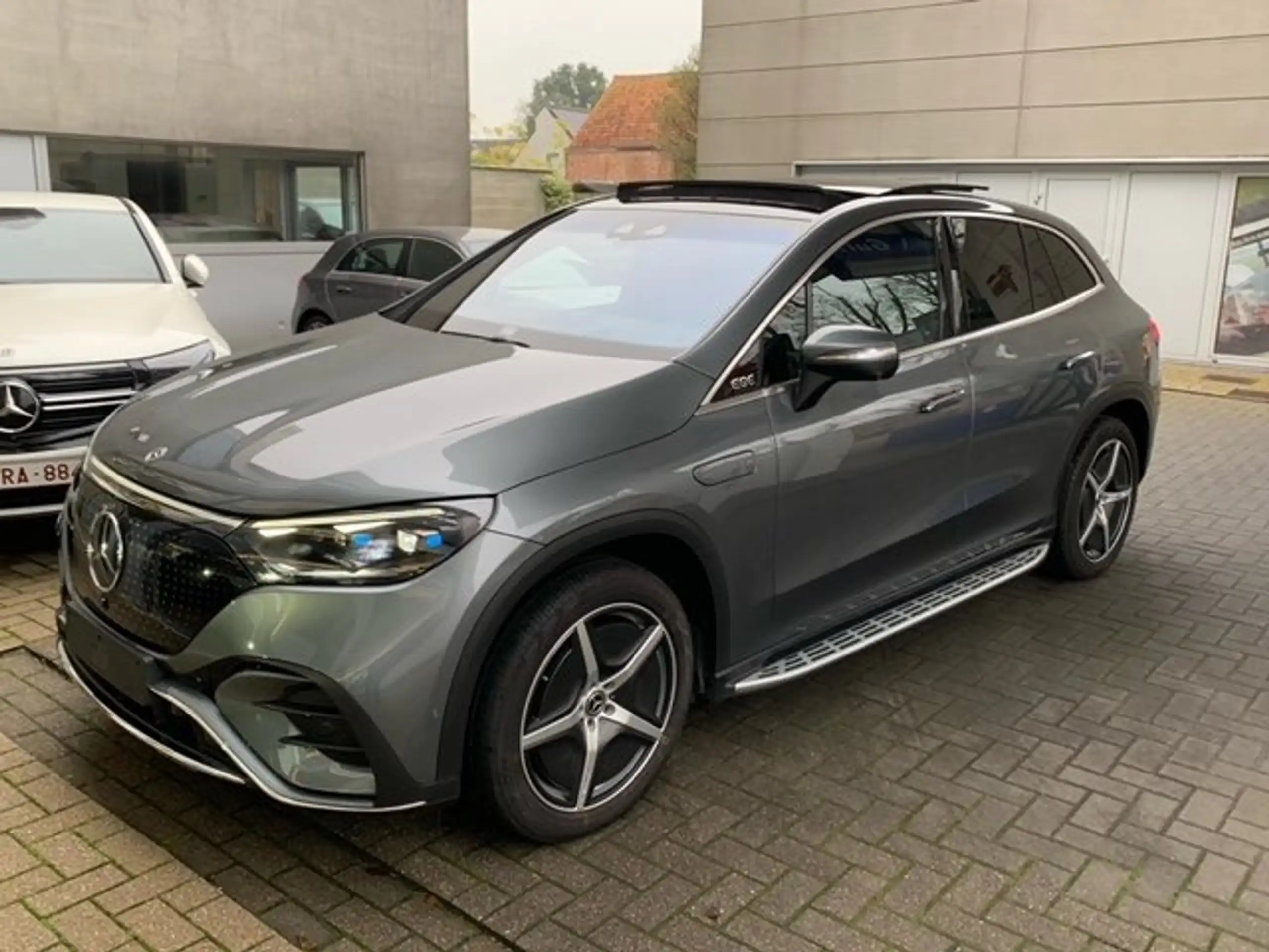 Mercedes-Benz - EQE SUV