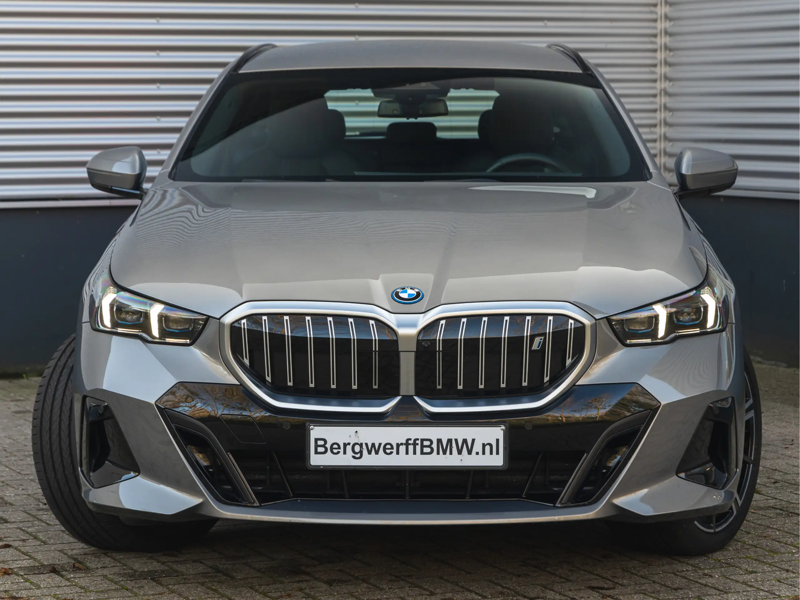 BMW - i5