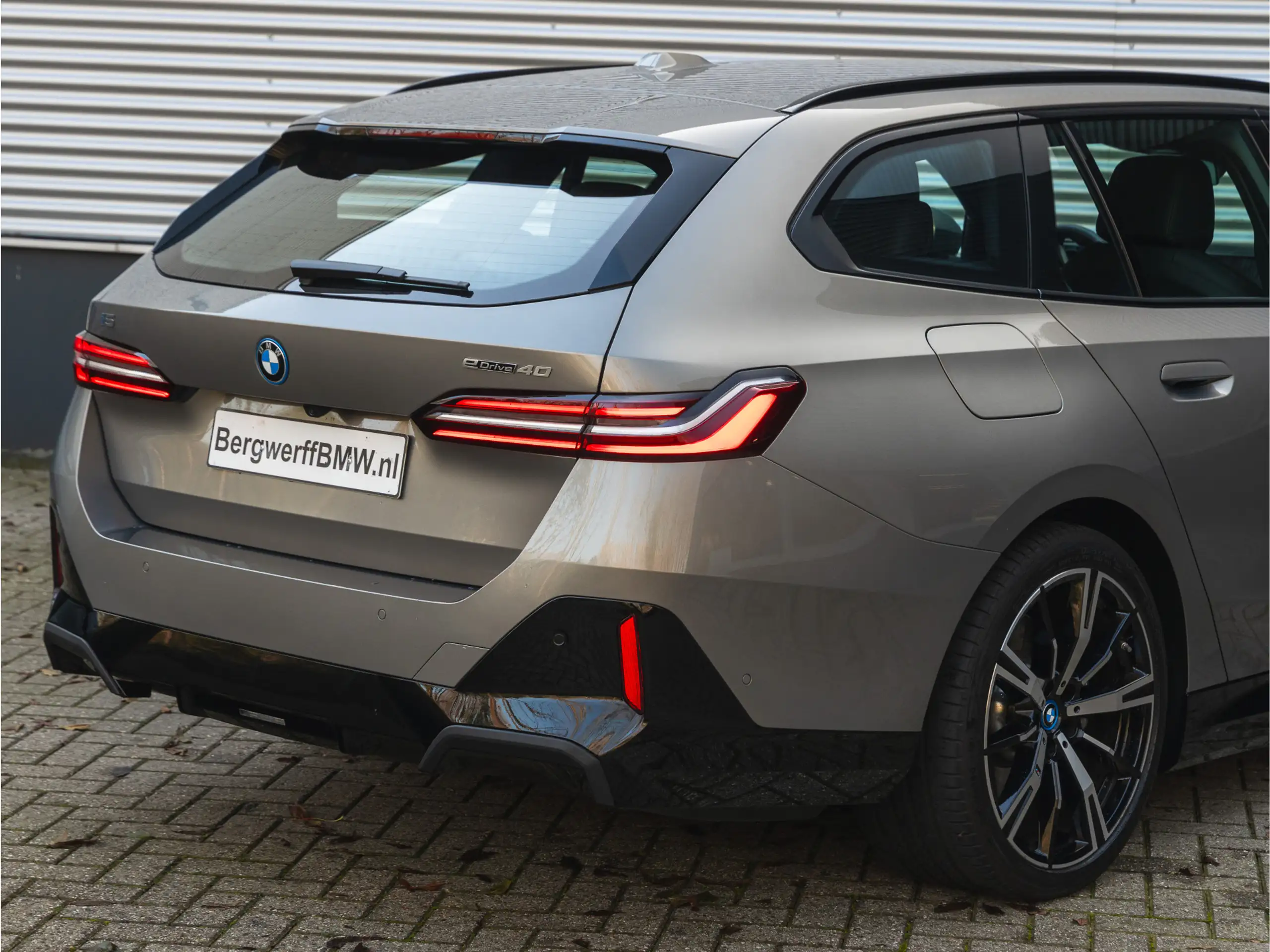 BMW - i5