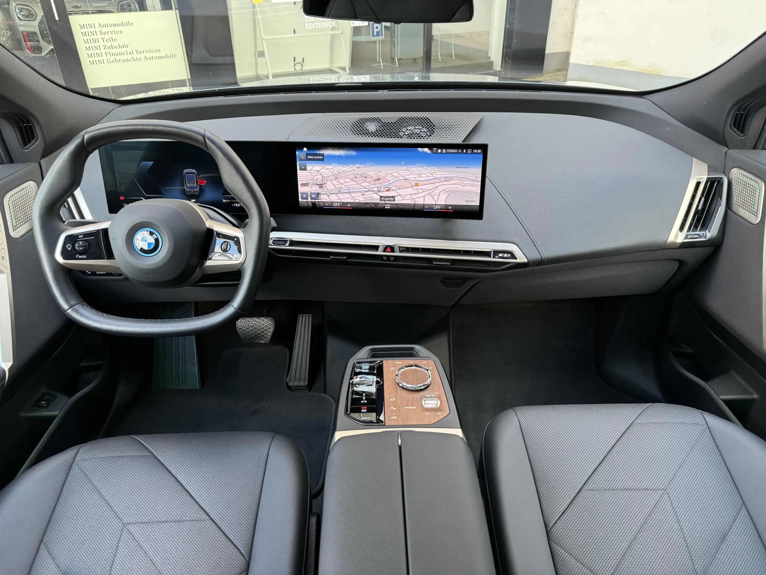 BMW - iX