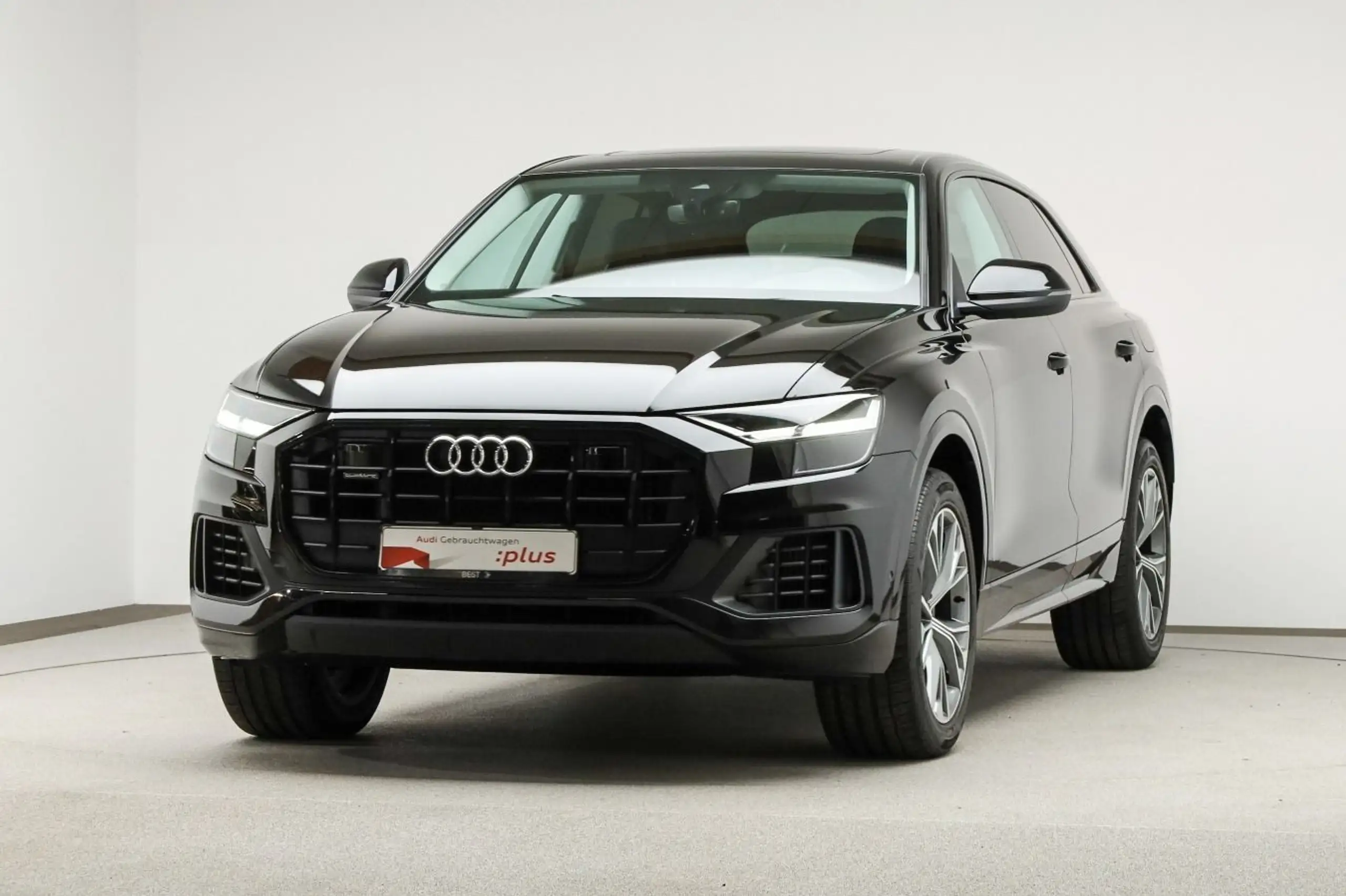 Audi - Q8