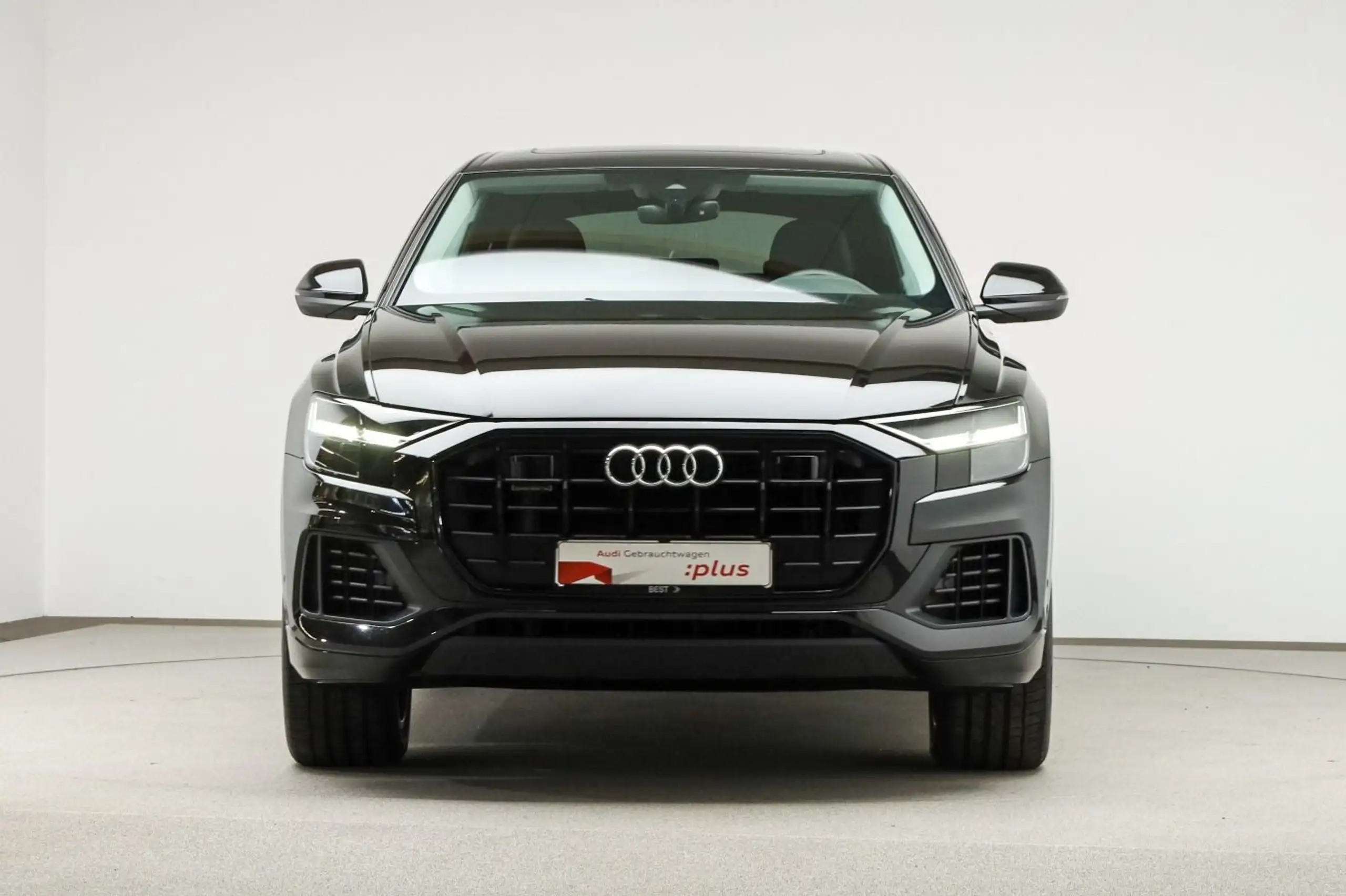 Audi - Q8