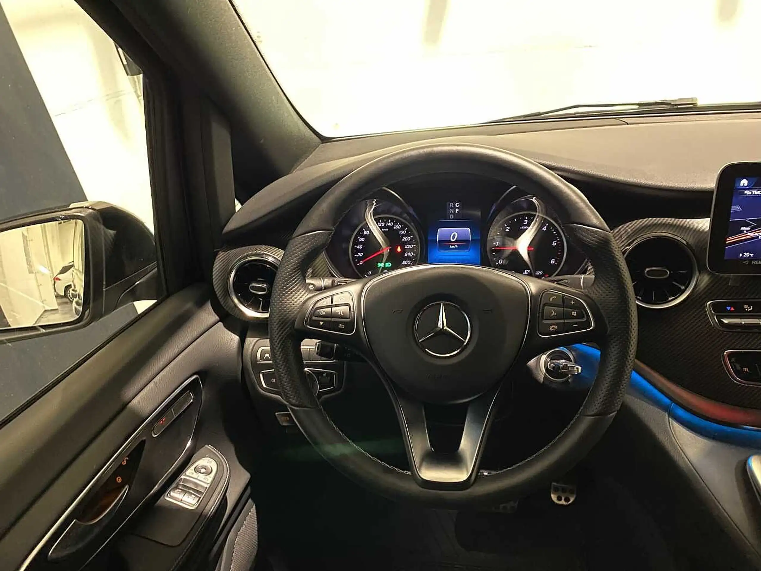 Mercedes-Benz - V 300