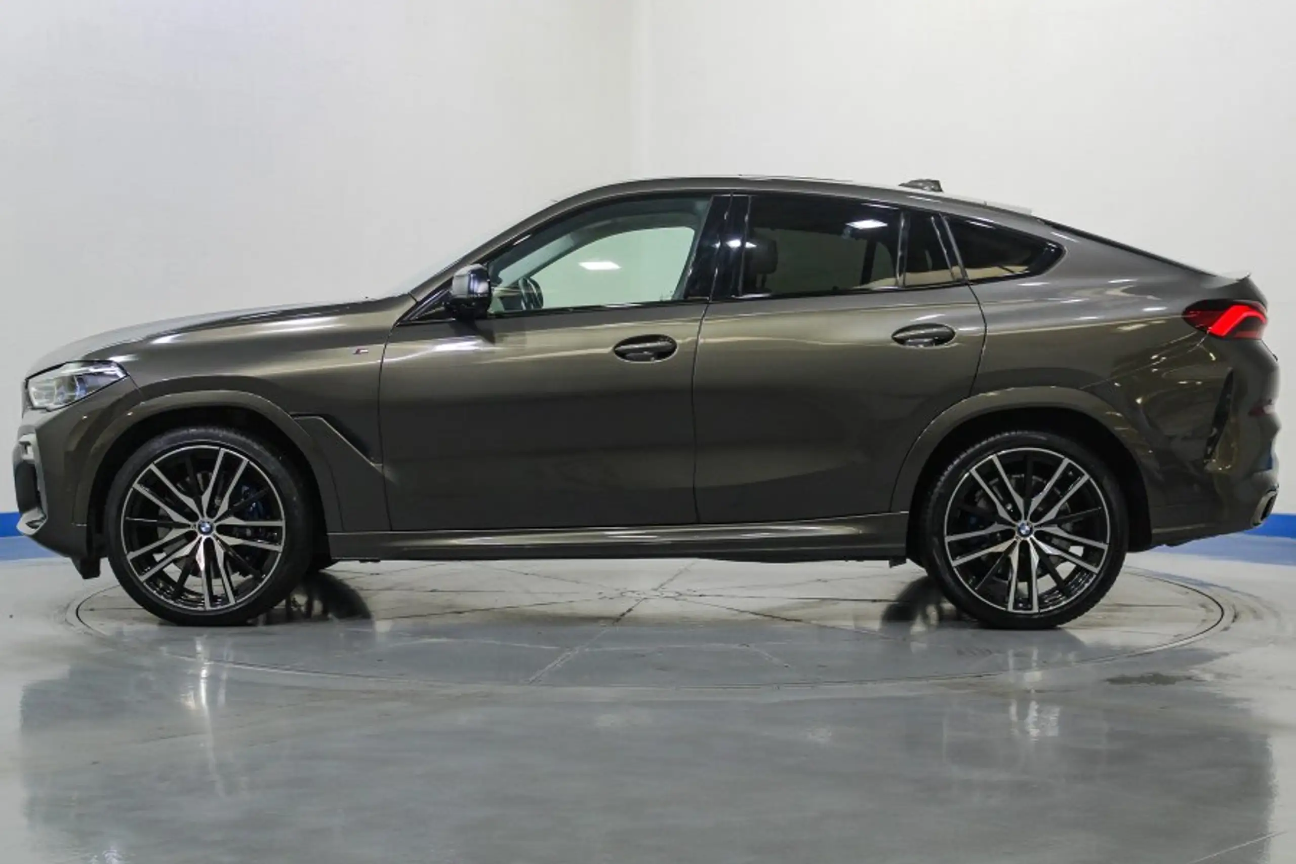 BMW - X6