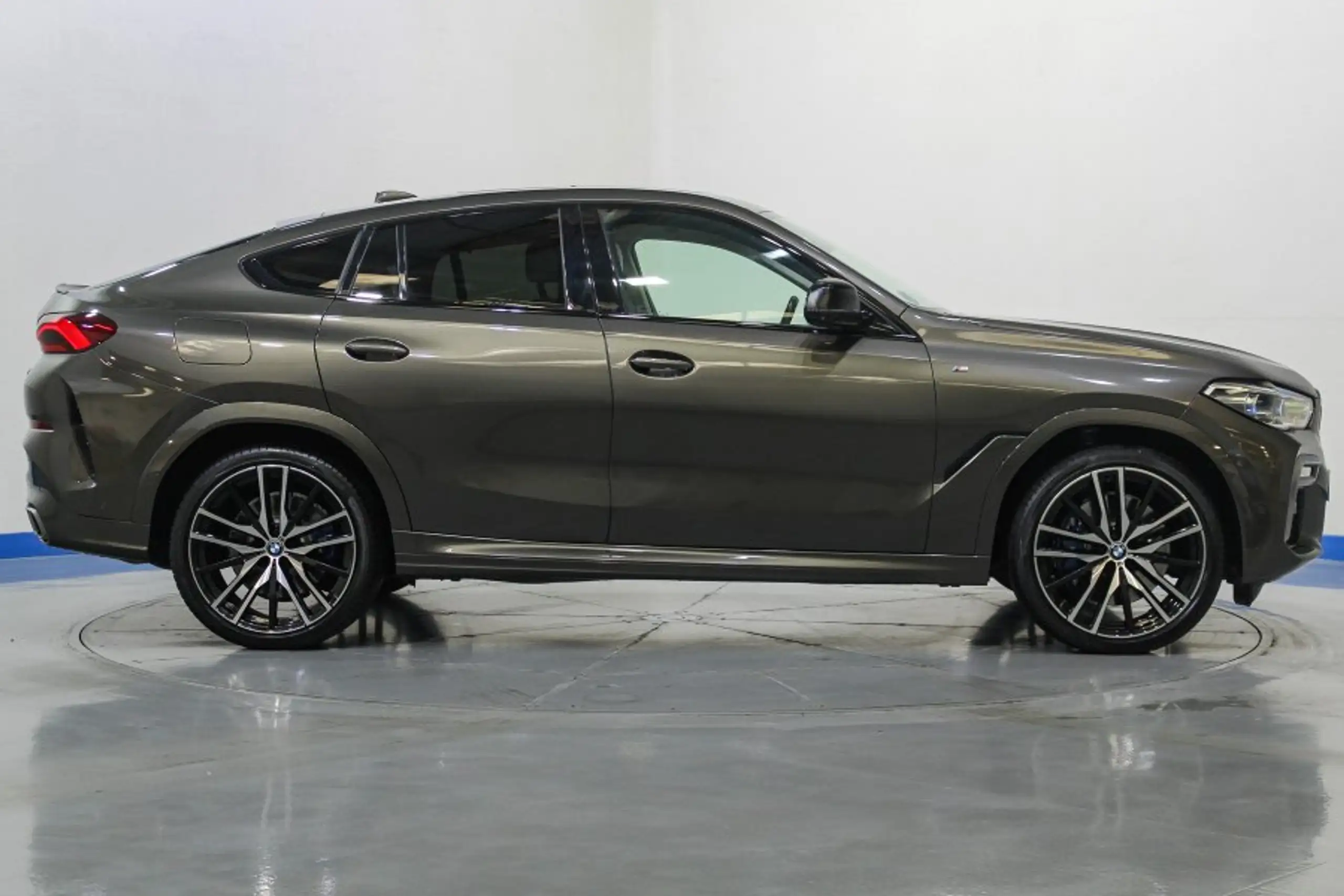 BMW - X6