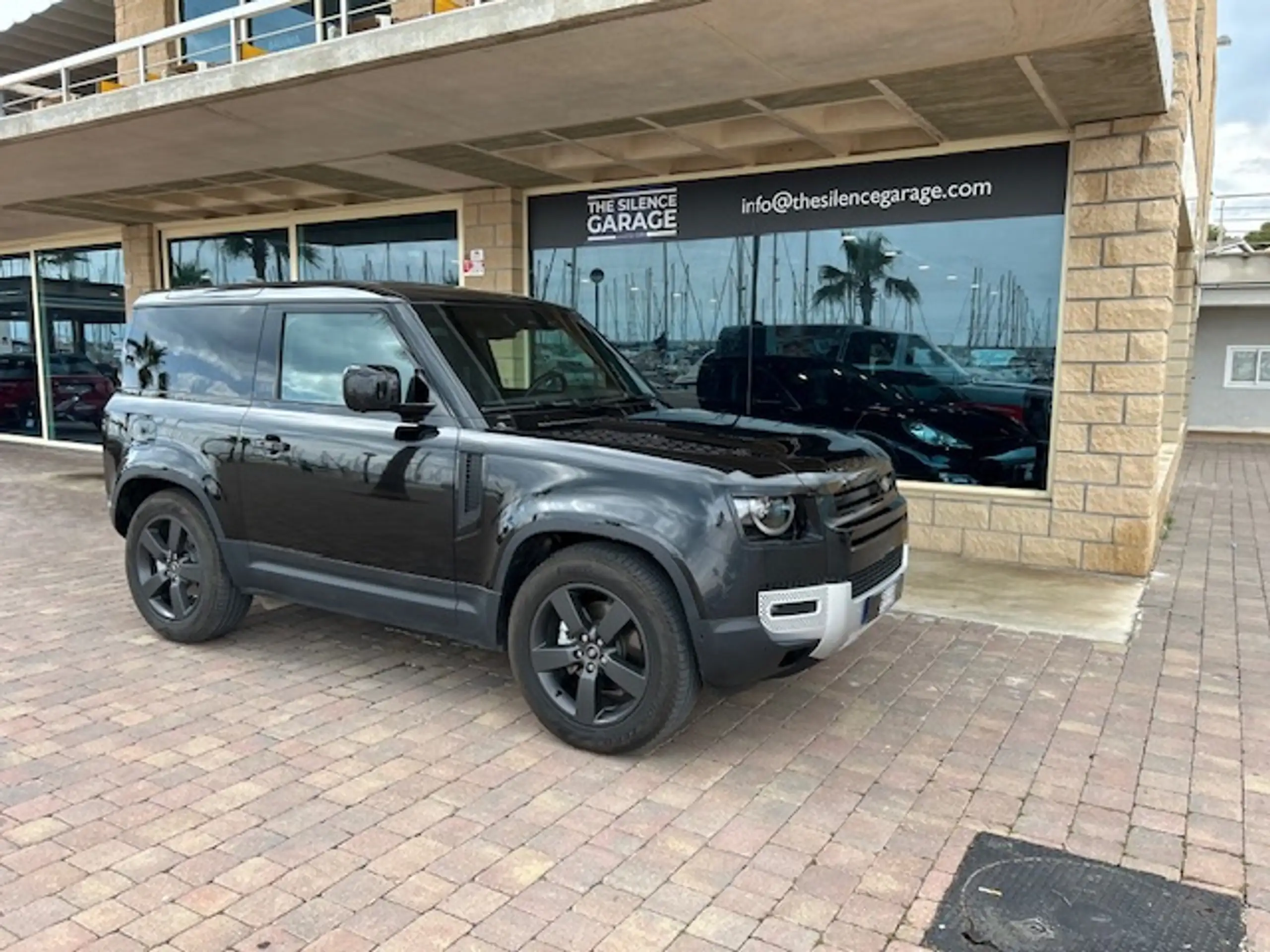 Land Rover Defender 2022