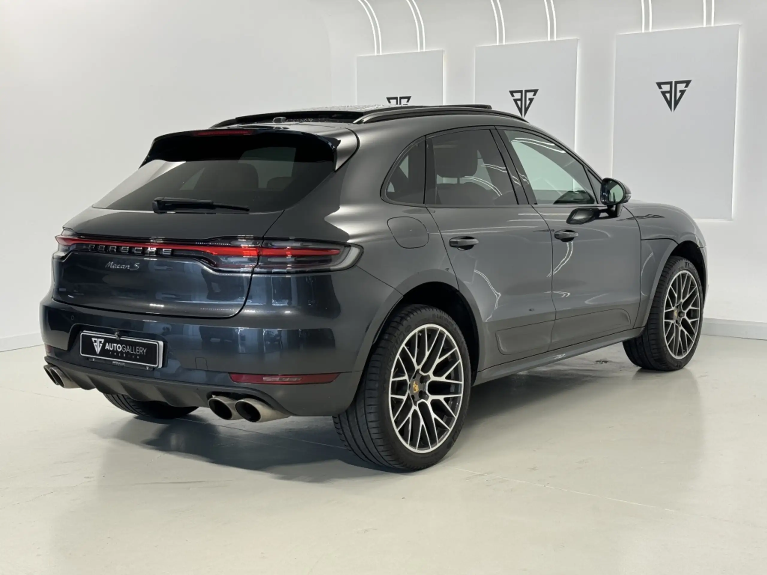 Porsche - Macan