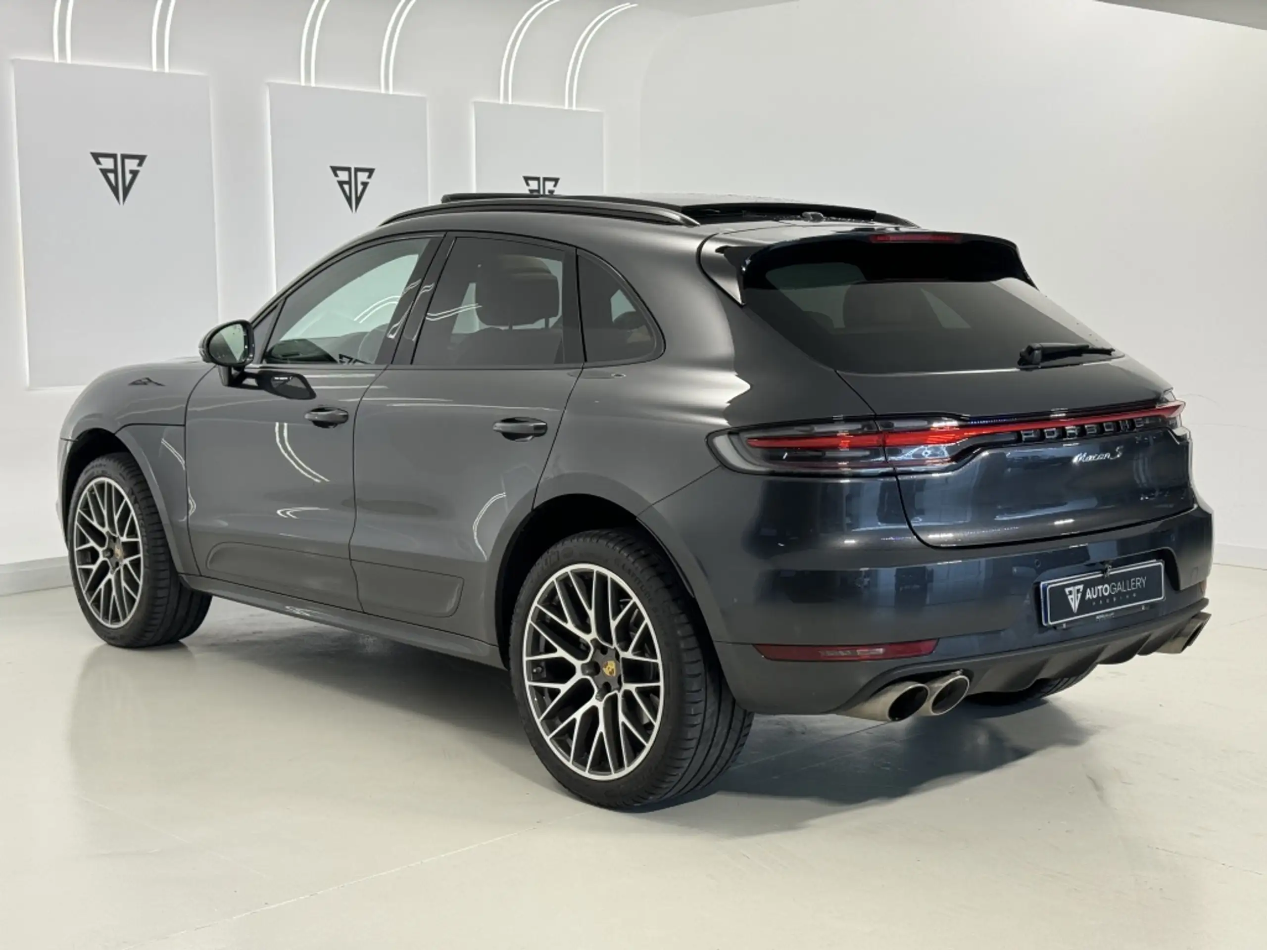 Porsche - Macan