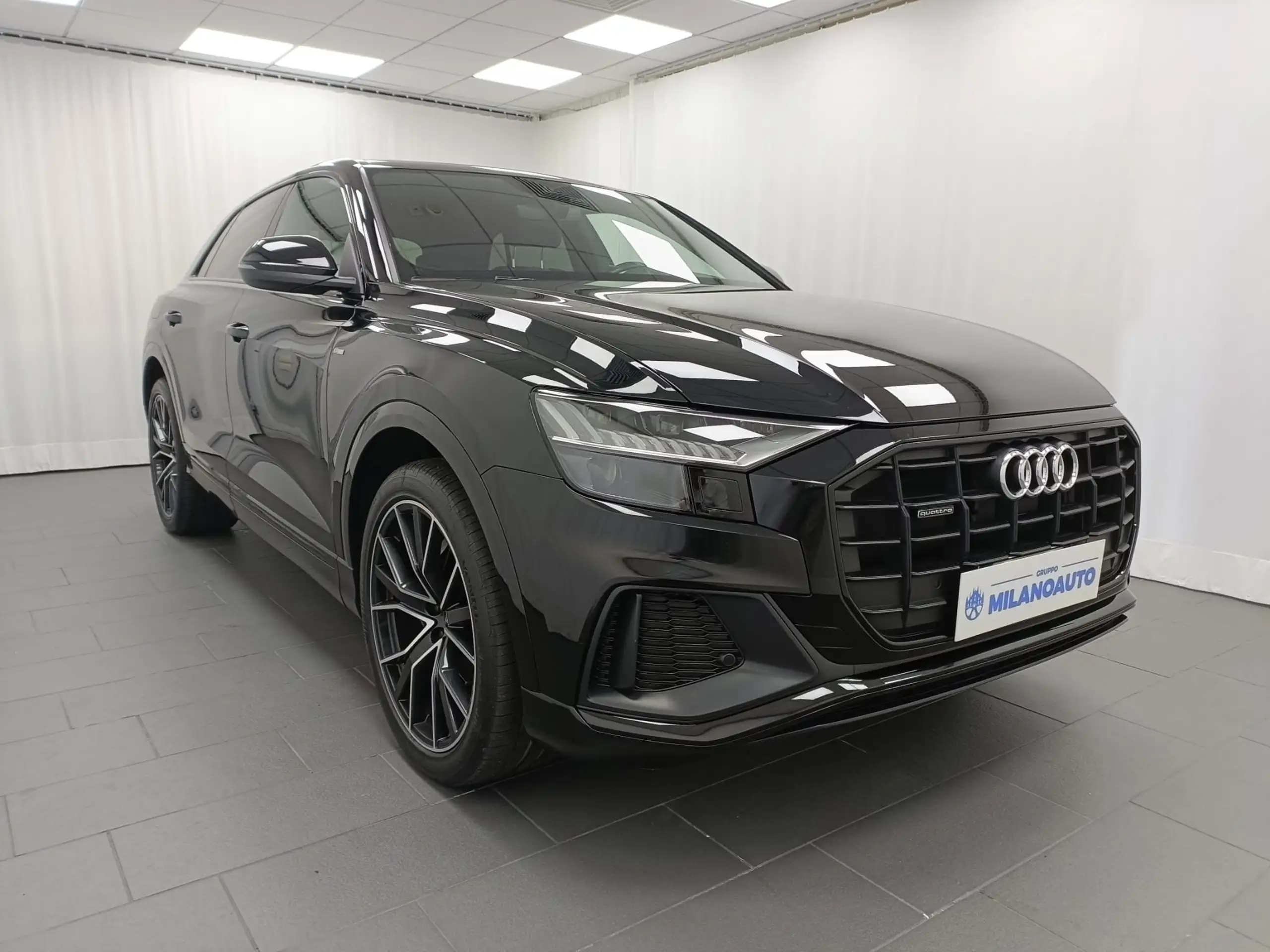 Audi - Q8