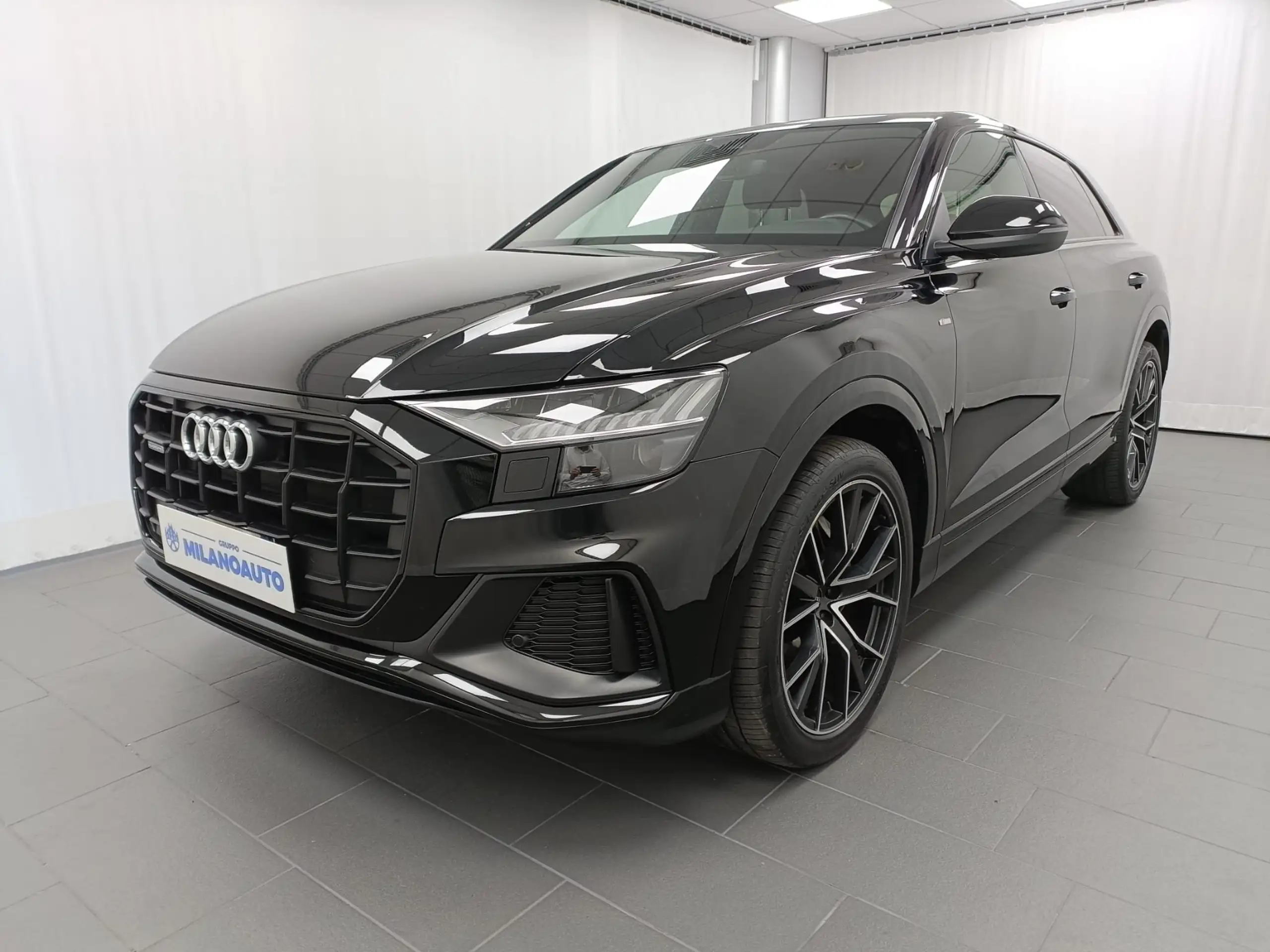 Audi - Q8