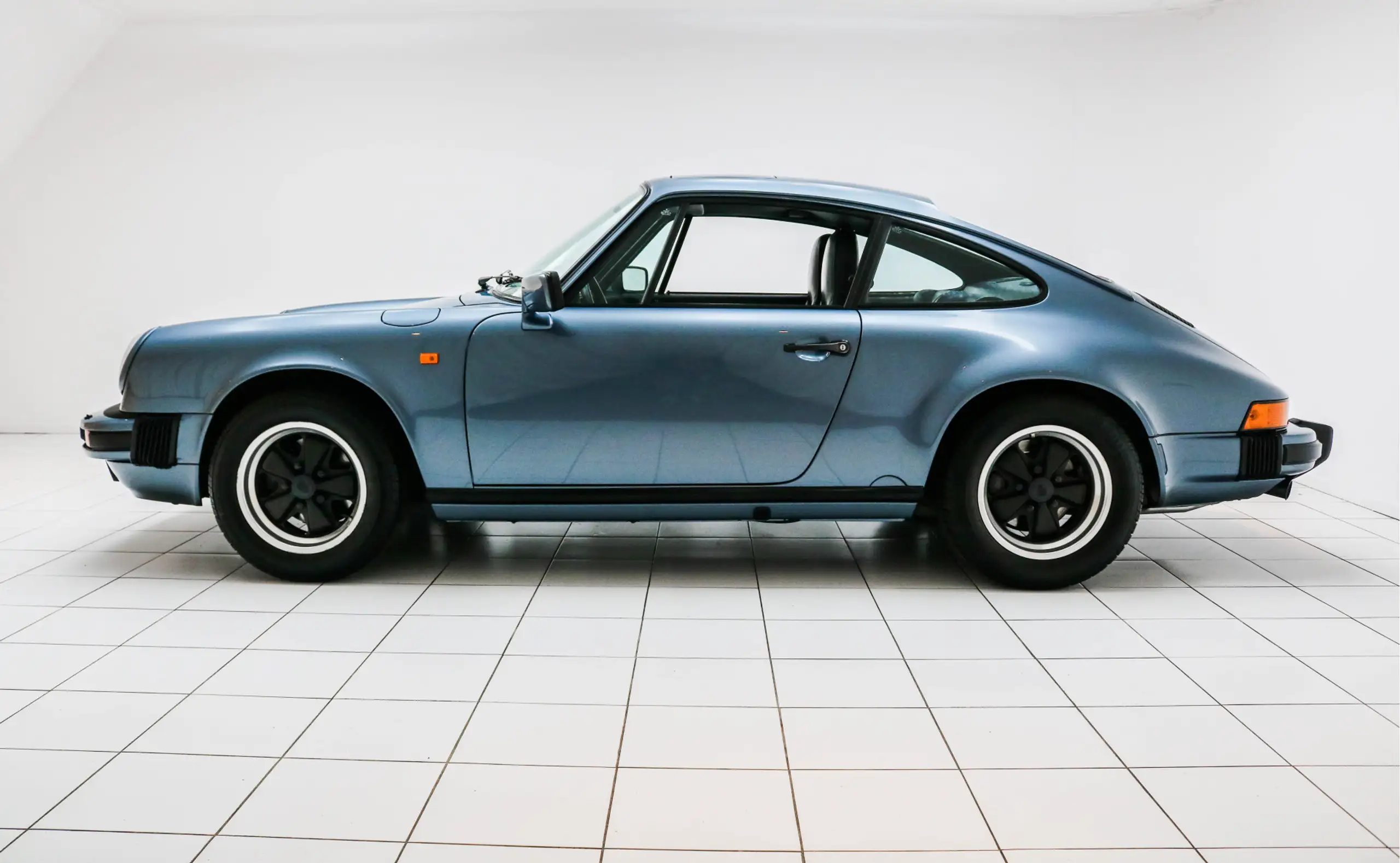 Porsche - 911