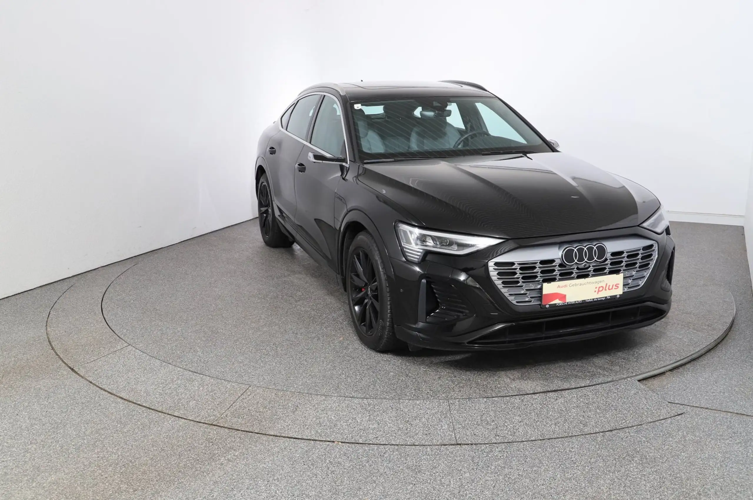 Audi - Q8