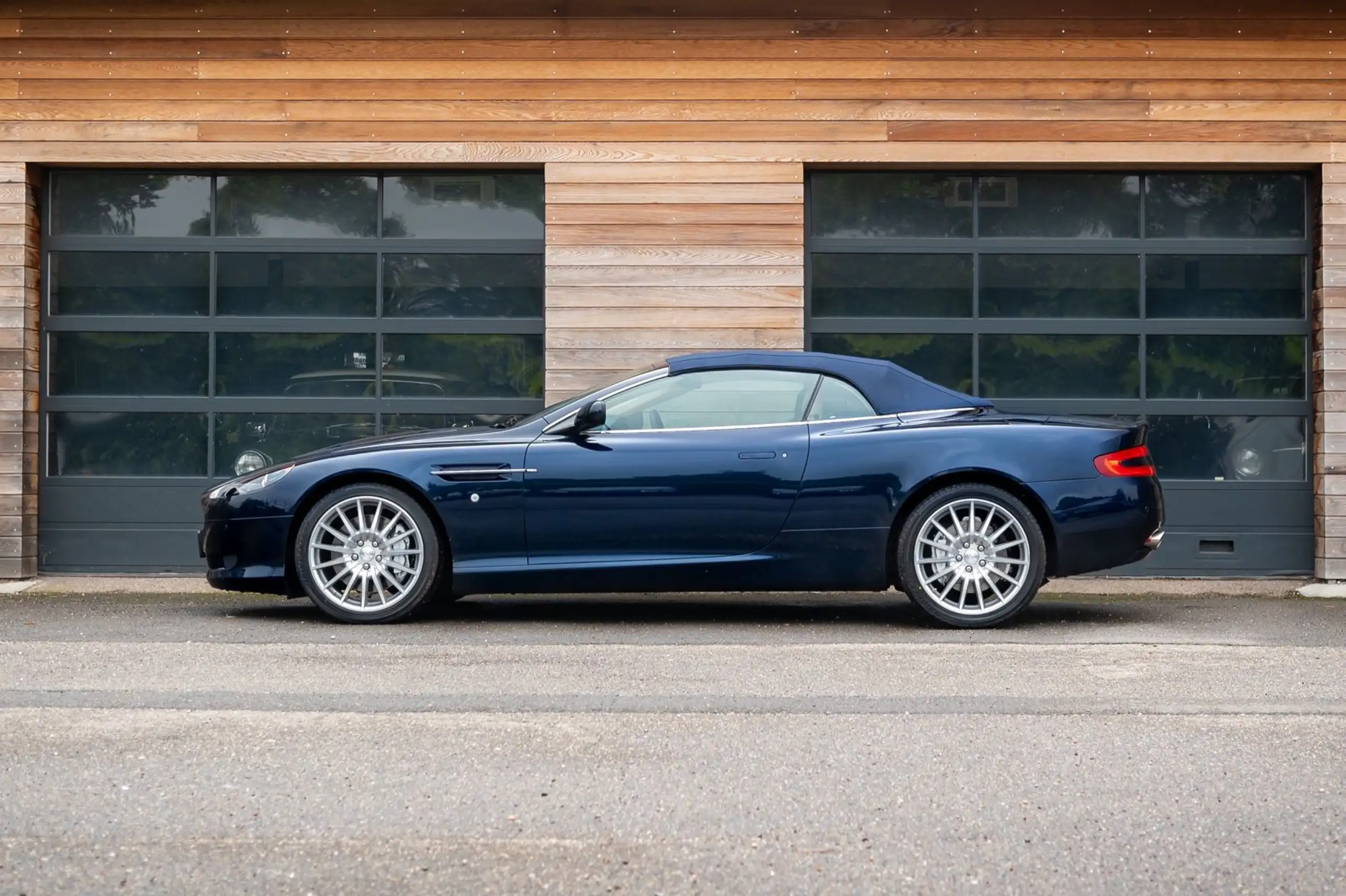 Aston Martin - DB9