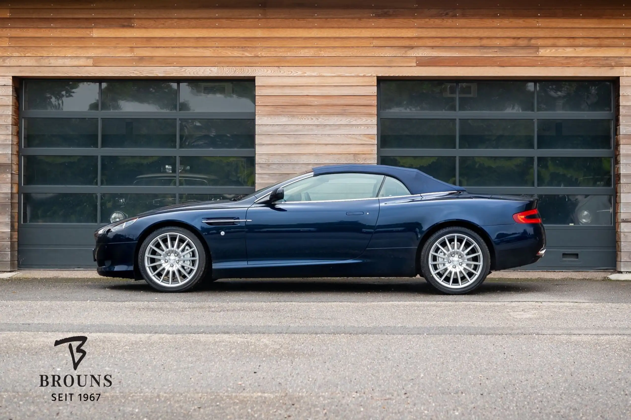 Aston Martin - DB9