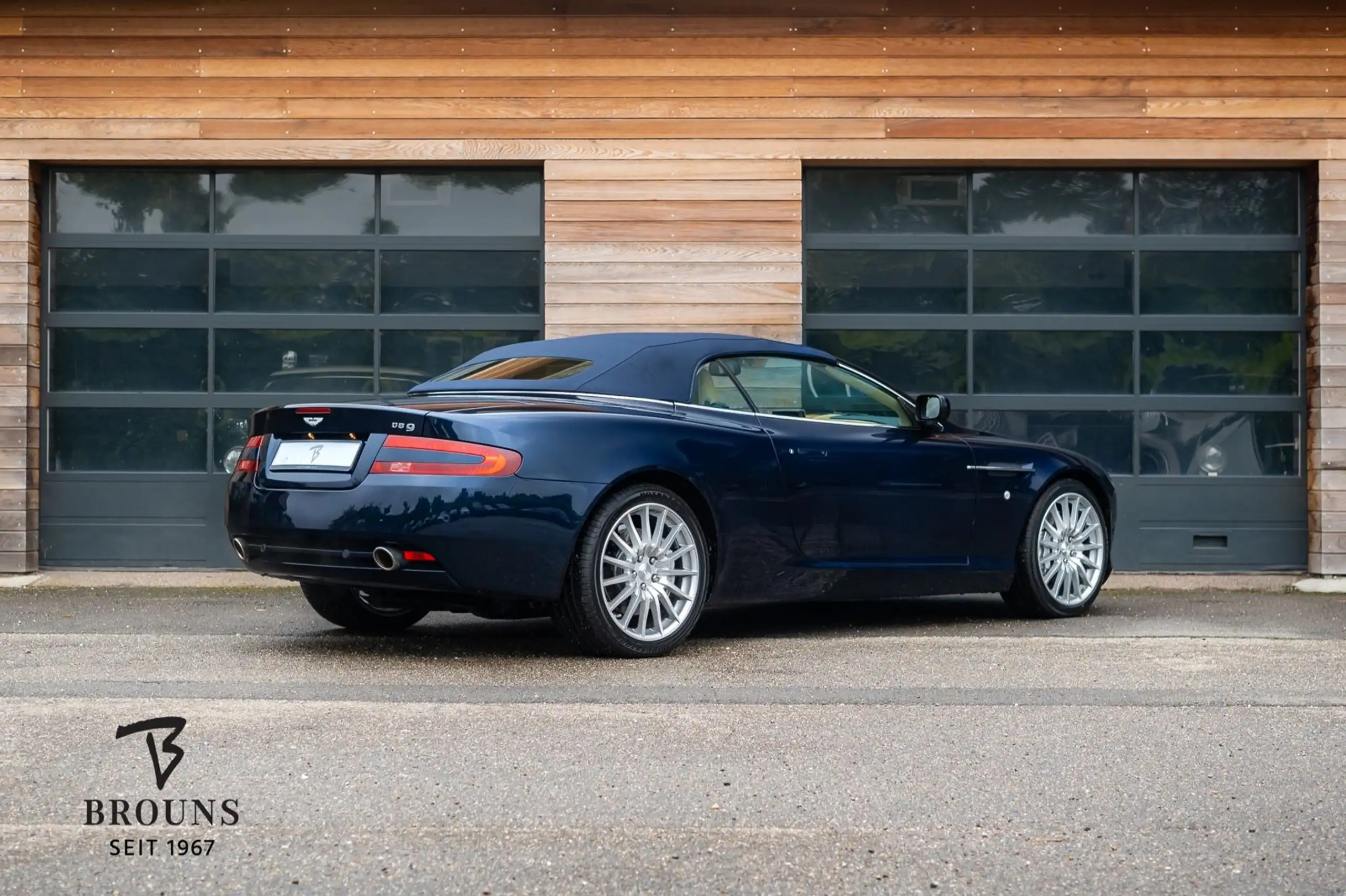 Aston Martin - DB9