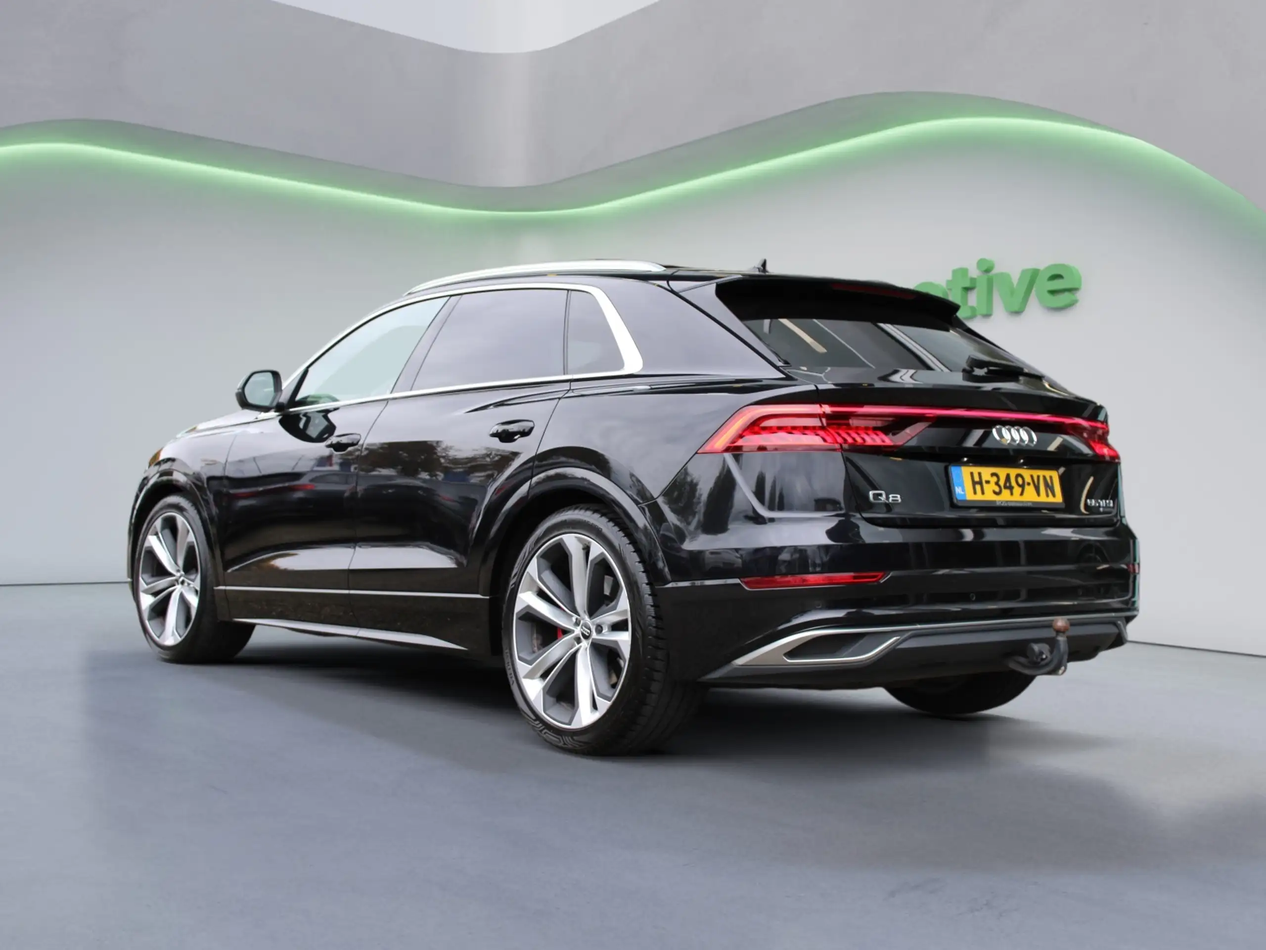 Audi - Q8