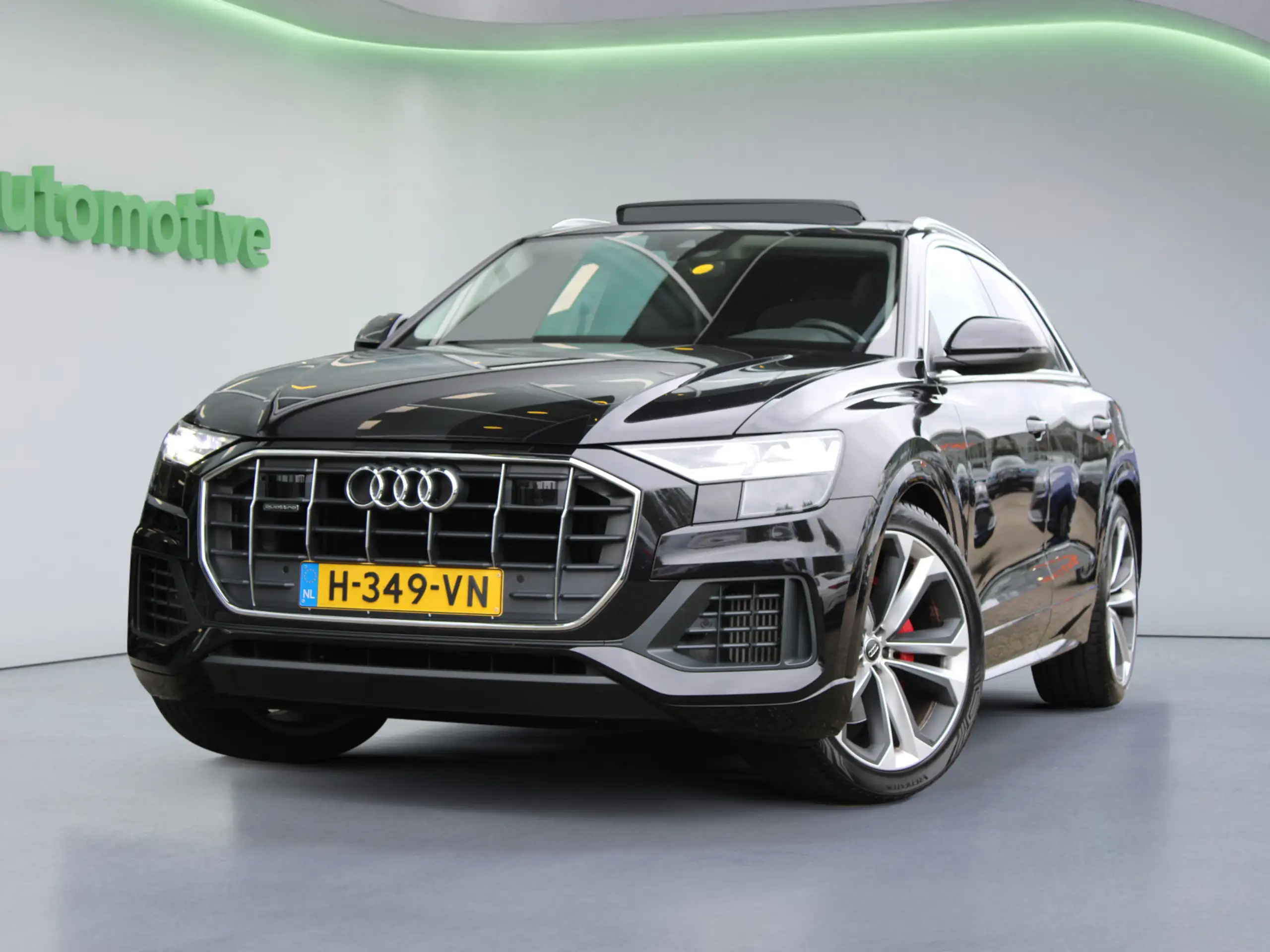 Audi - Q8