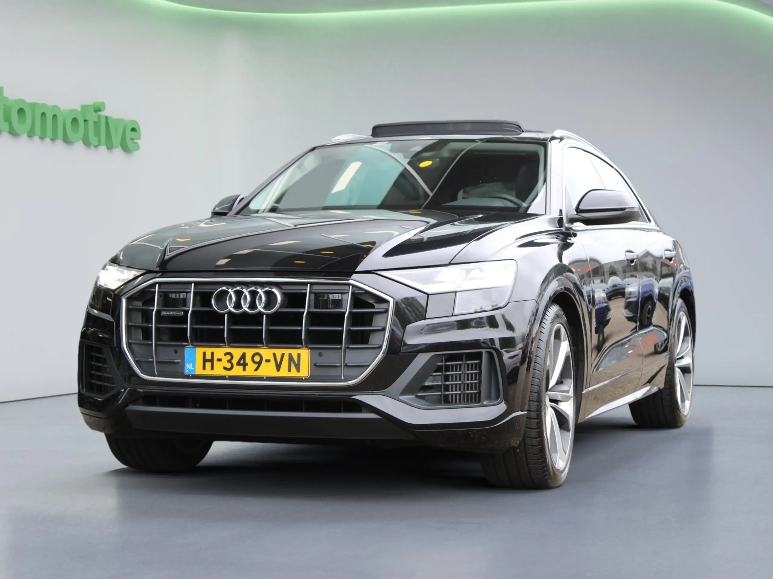 Audi - Q8