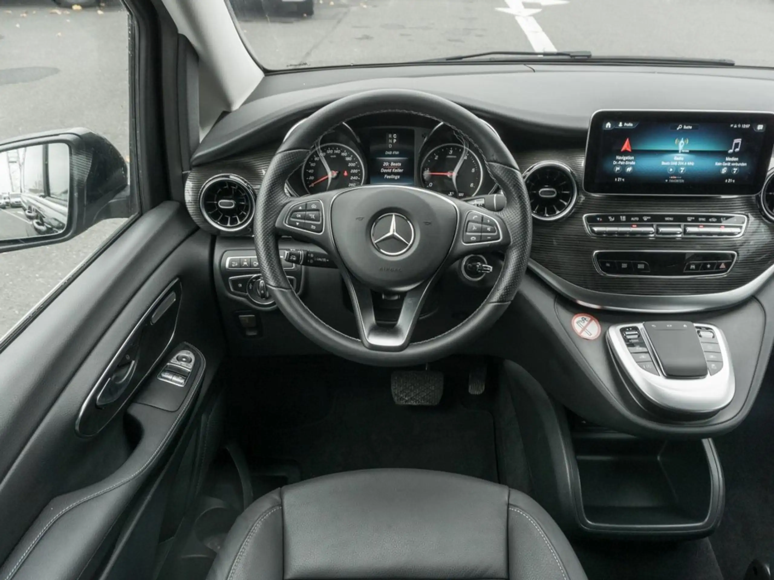 Mercedes-Benz - V 300