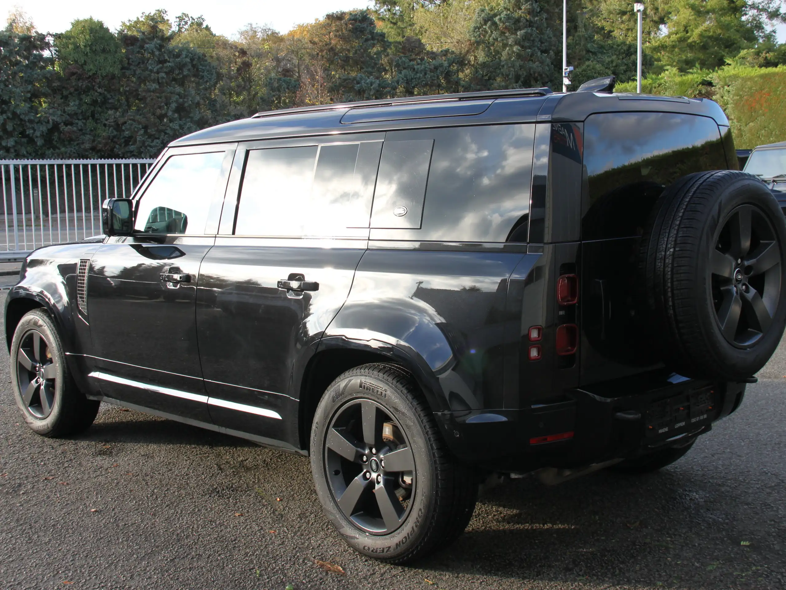 Land Rover - Defender