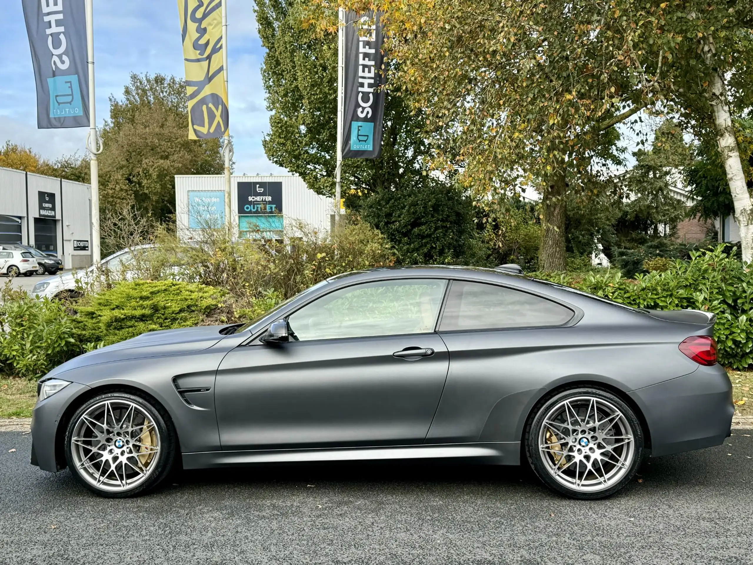 BMW - M4