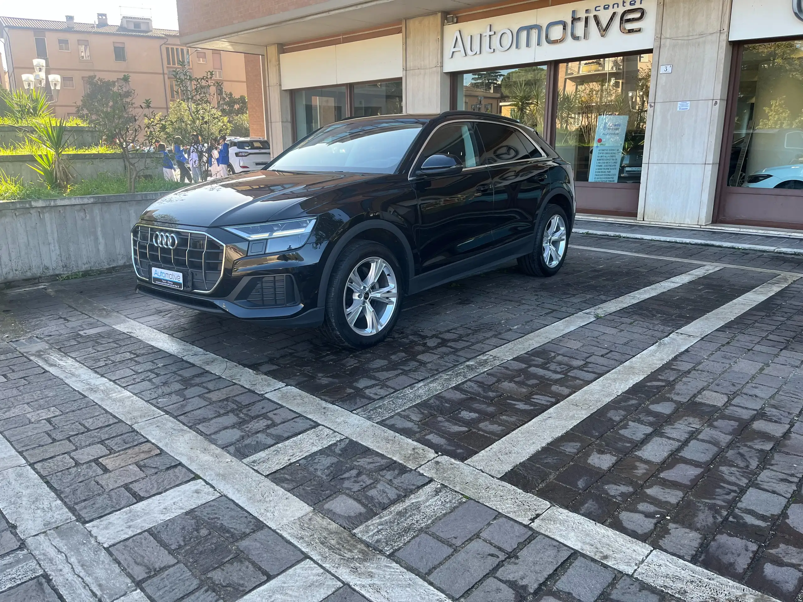 Audi - Q8