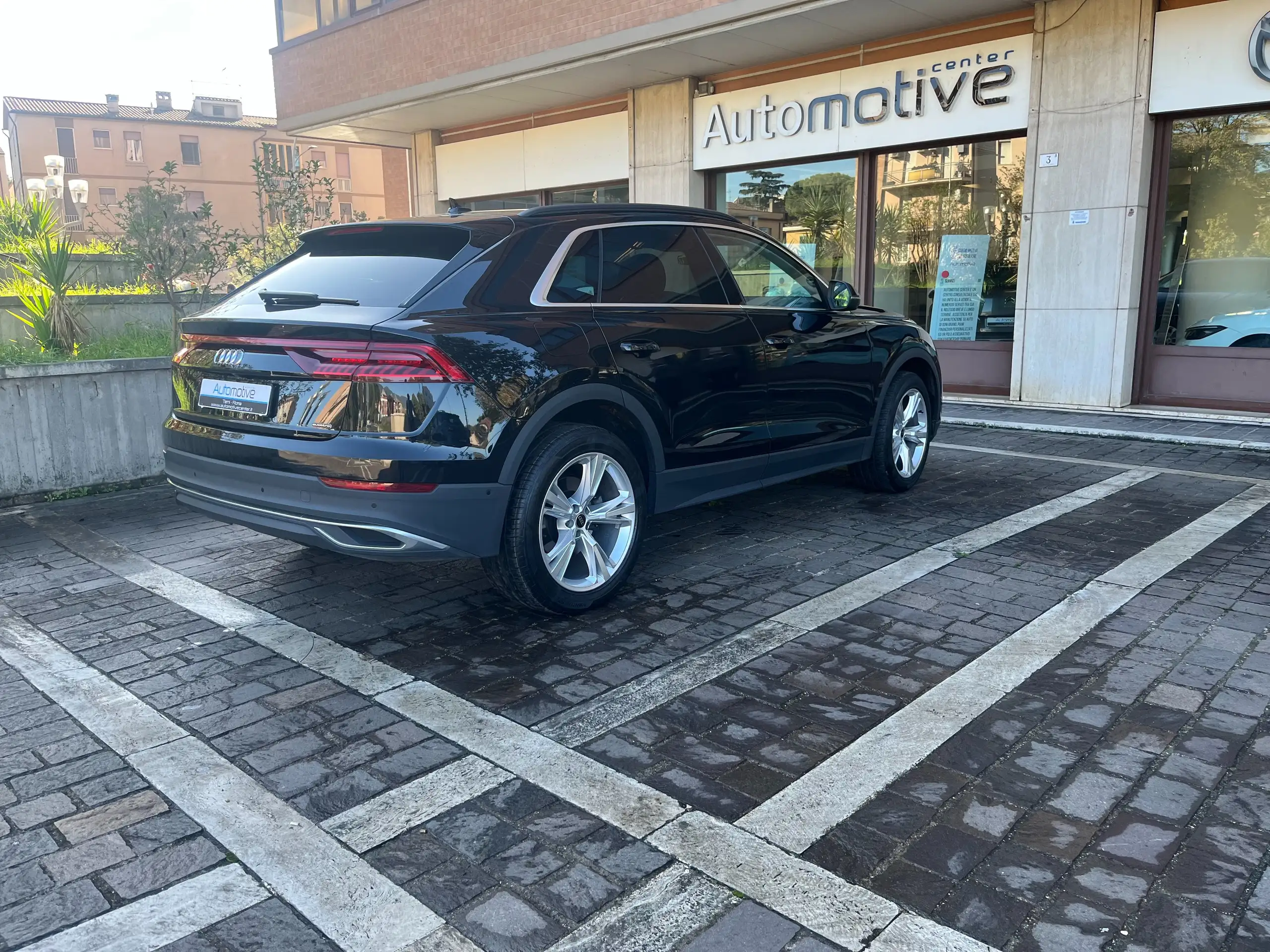 Audi - Q8