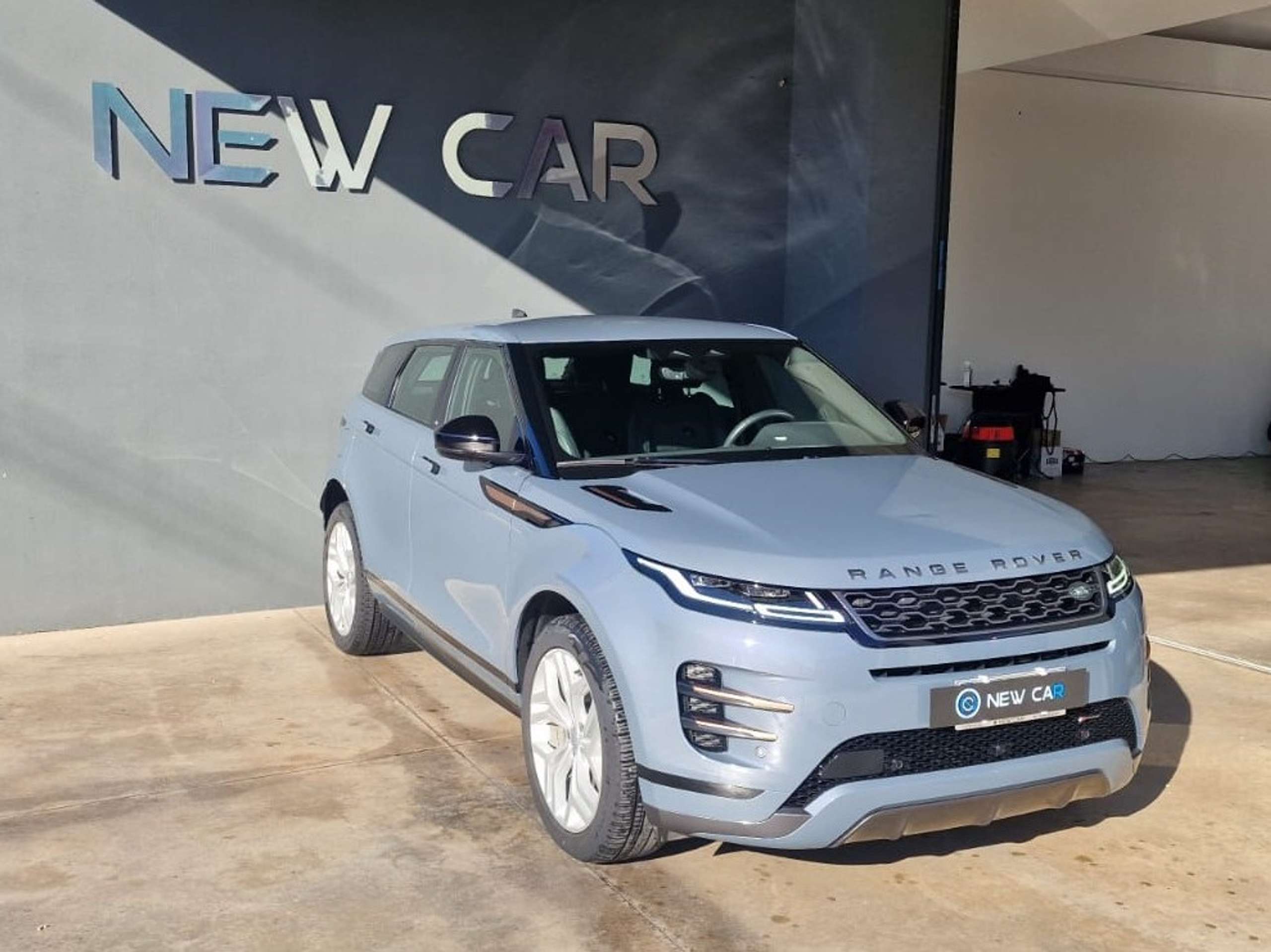 Land Rover - Range Rover Evoque