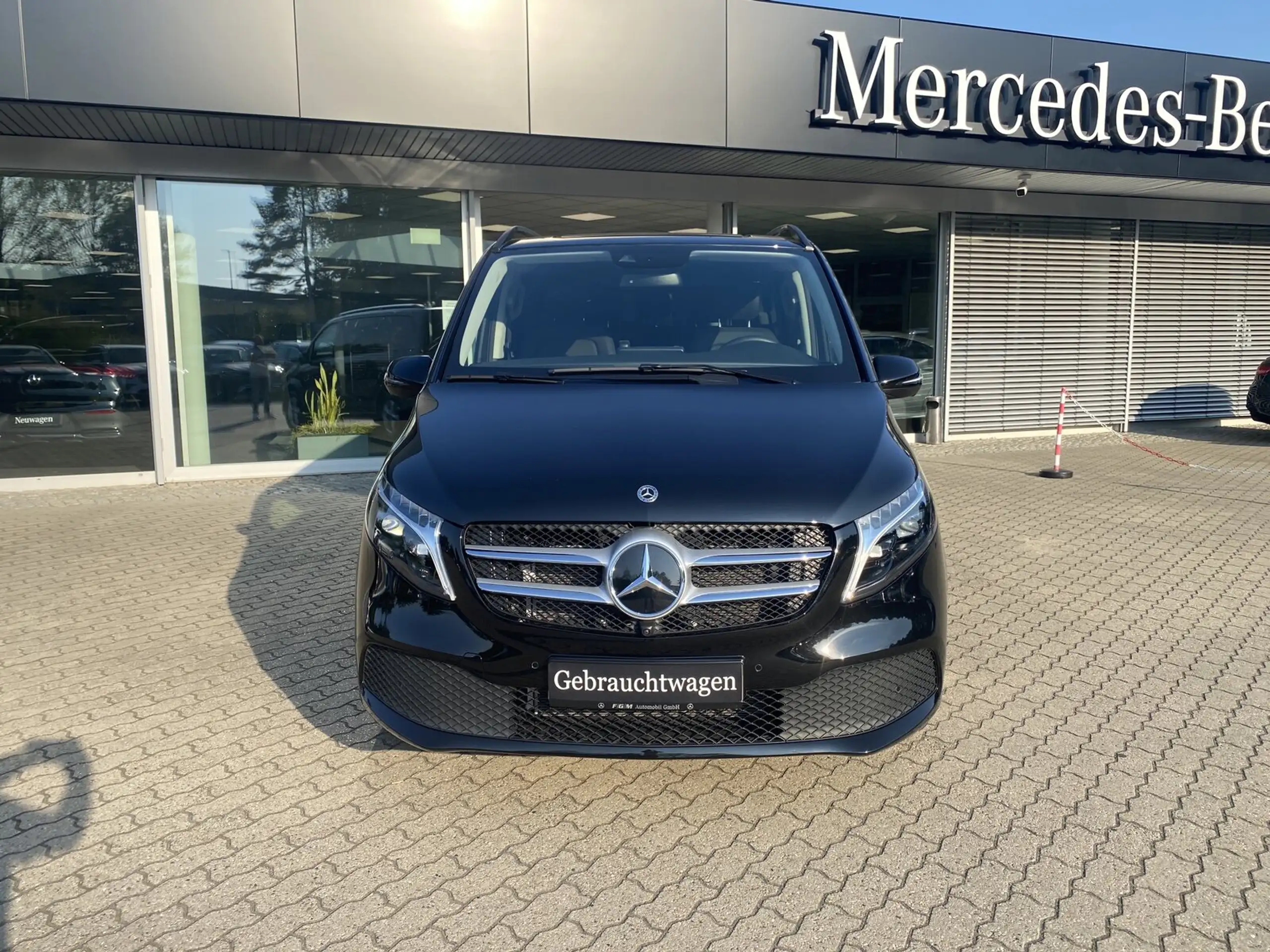 Mercedes-Benz - V 300