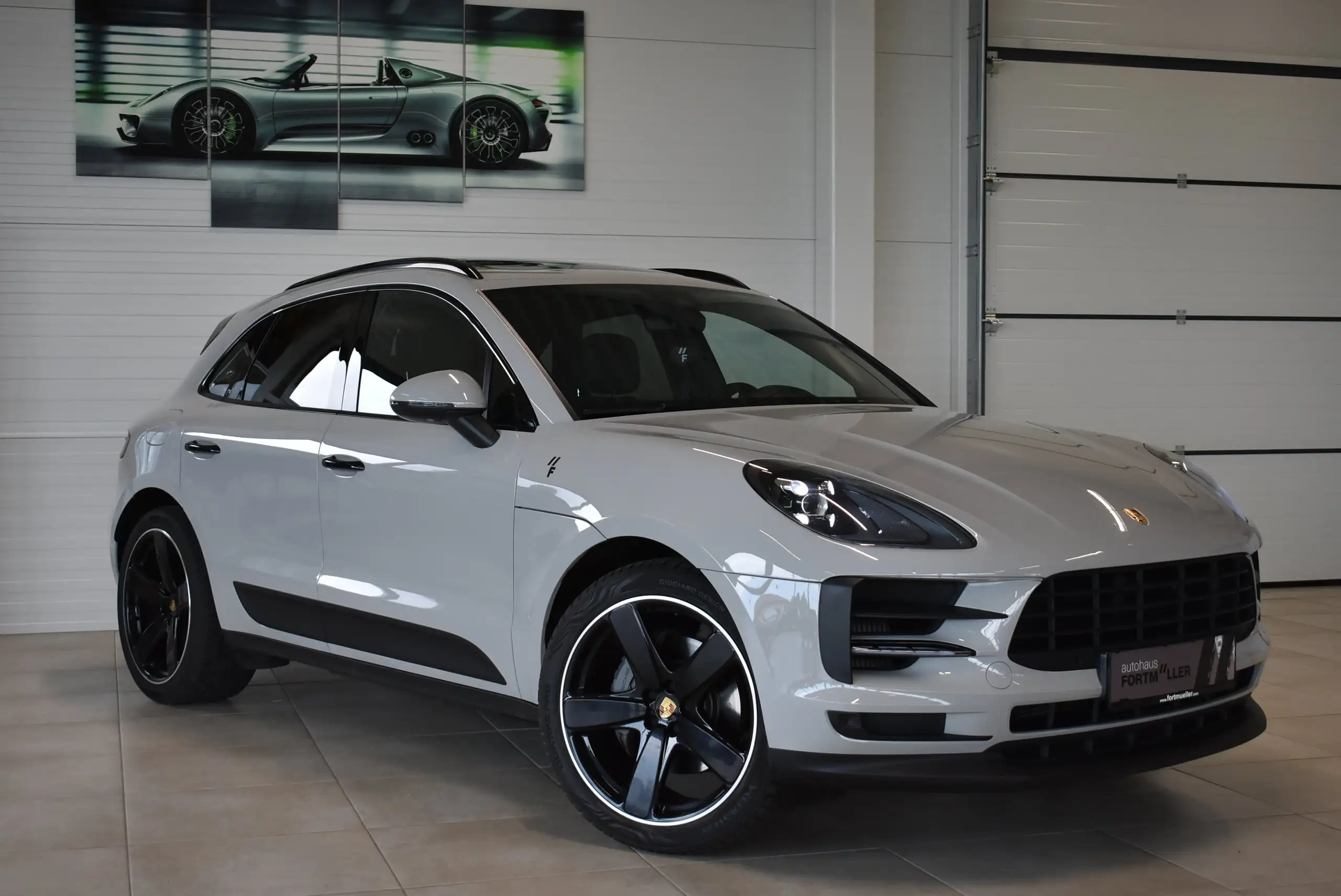 Porsche - Macan