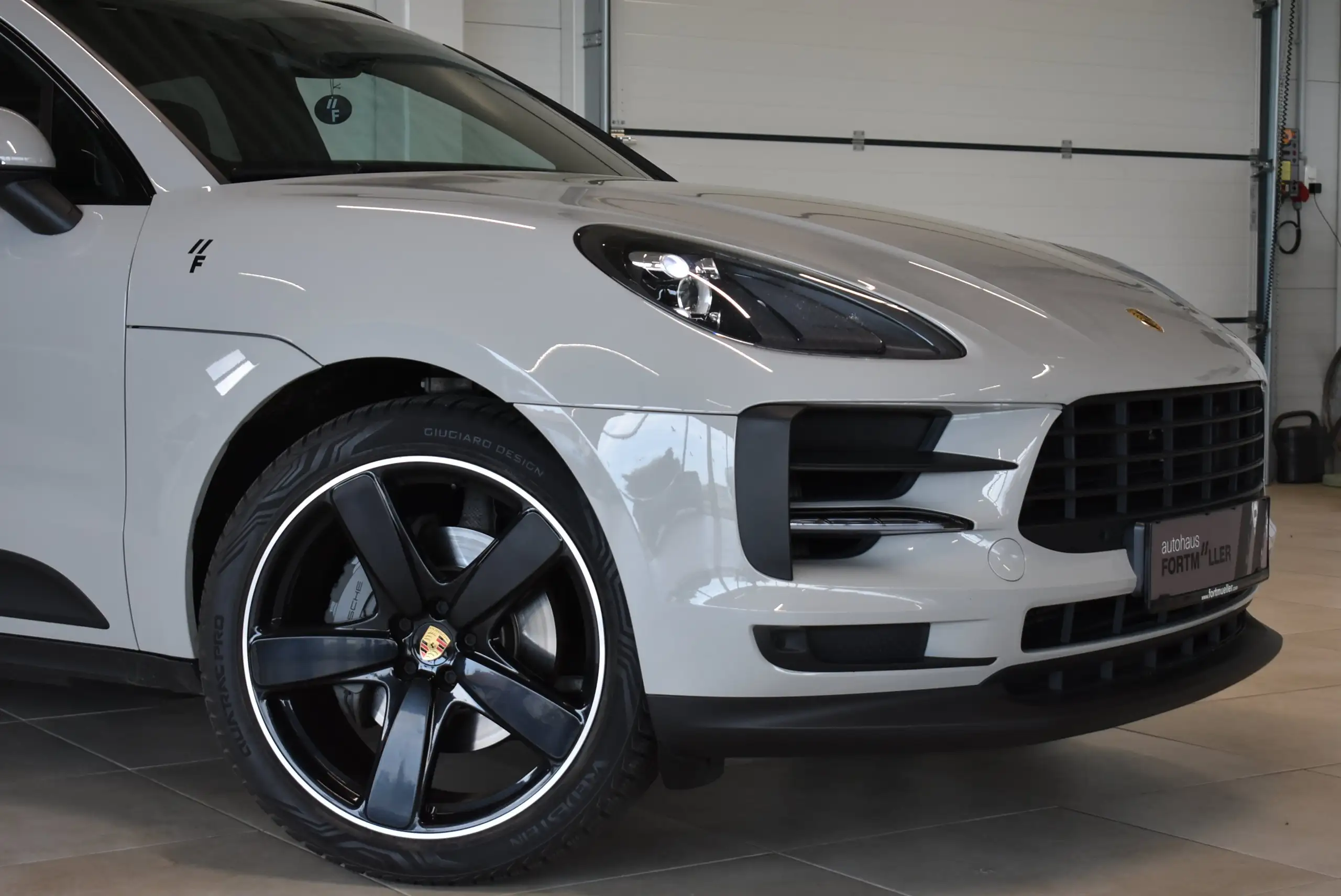 Porsche - Macan