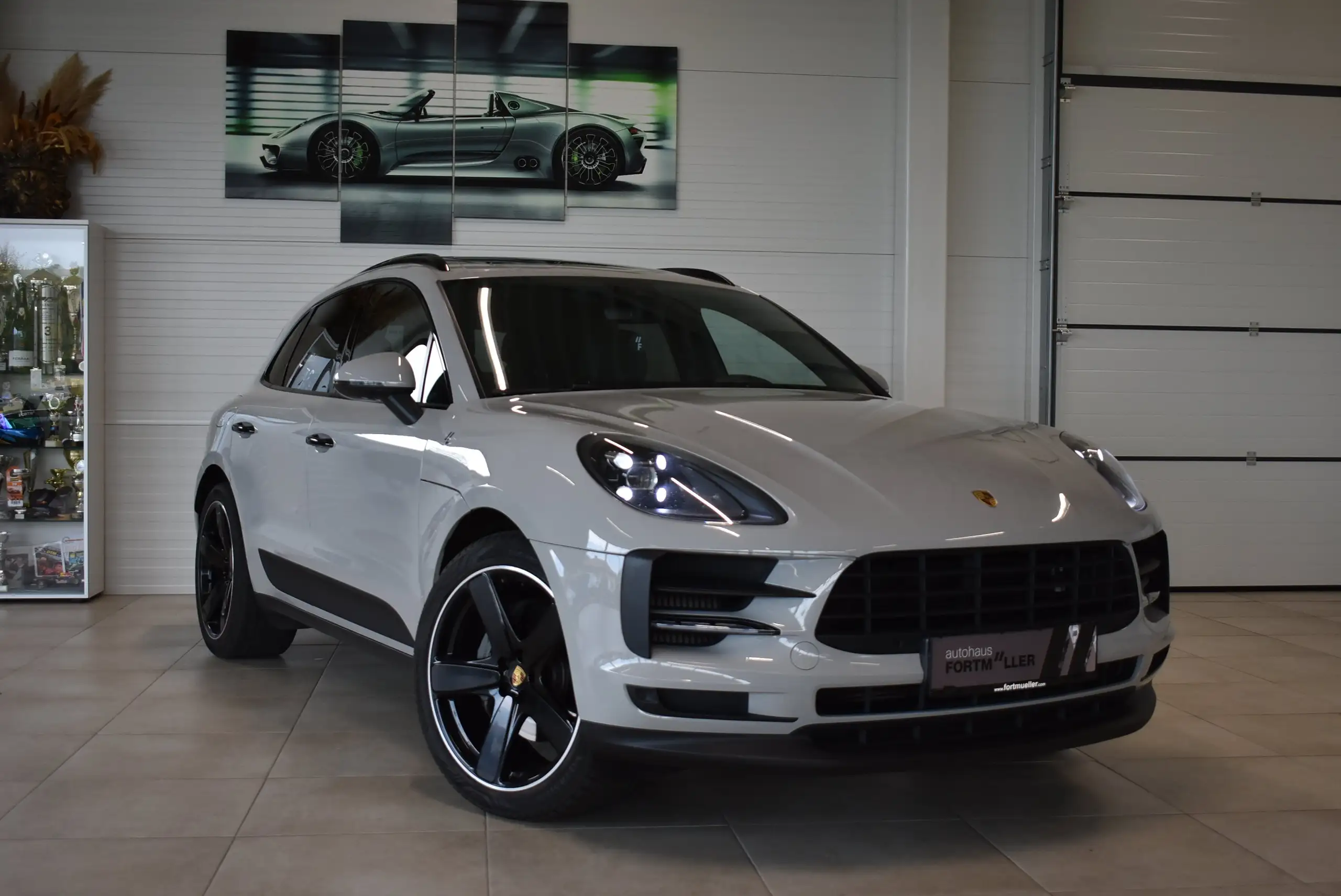 Porsche - Macan