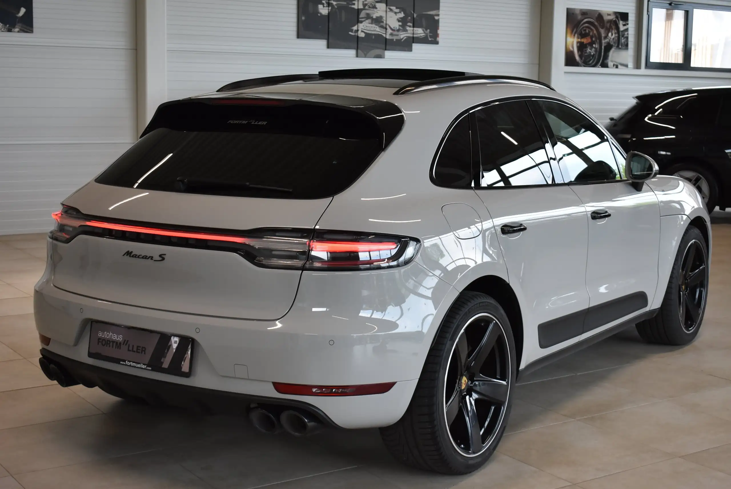 Porsche - Macan