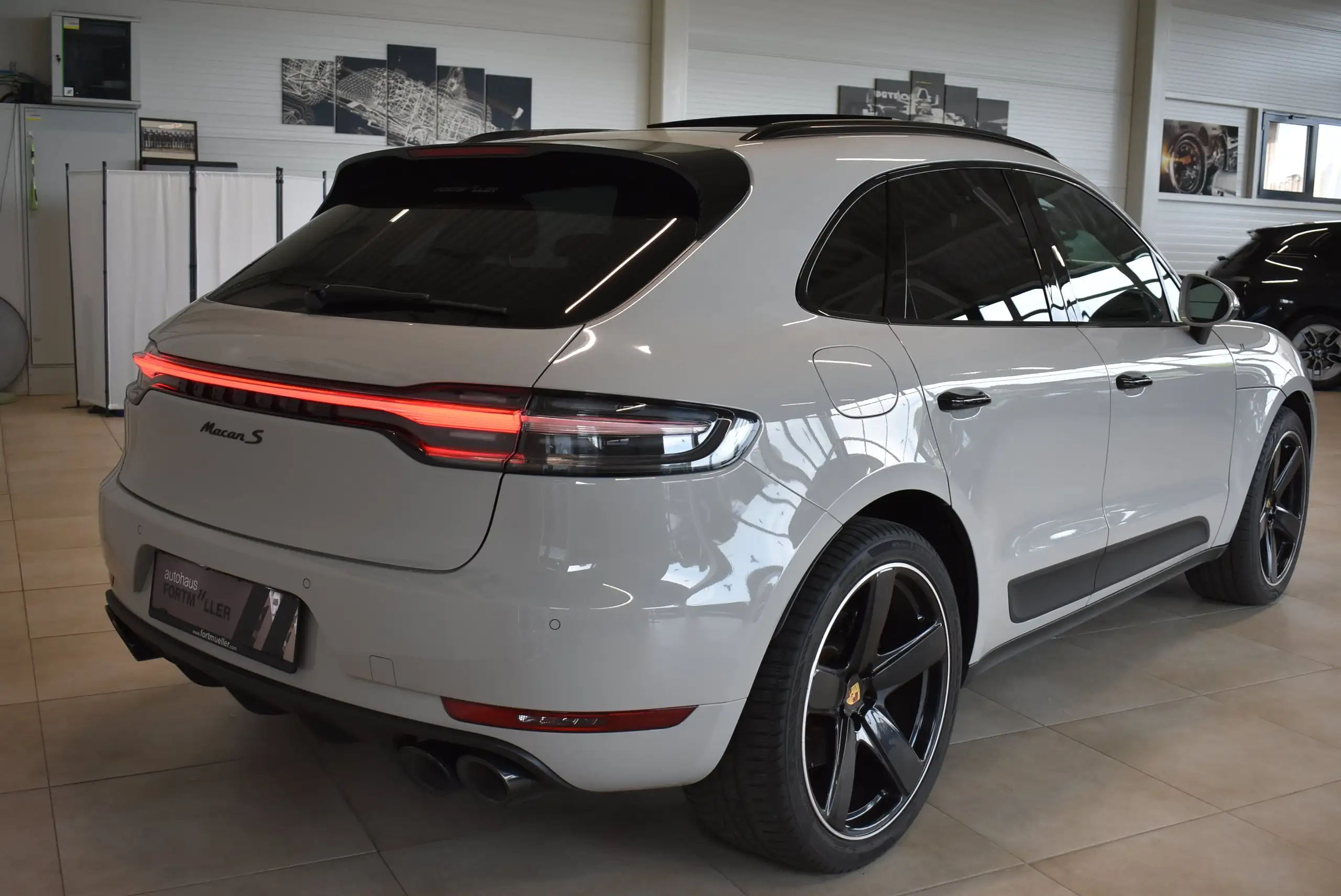 Porsche - Macan