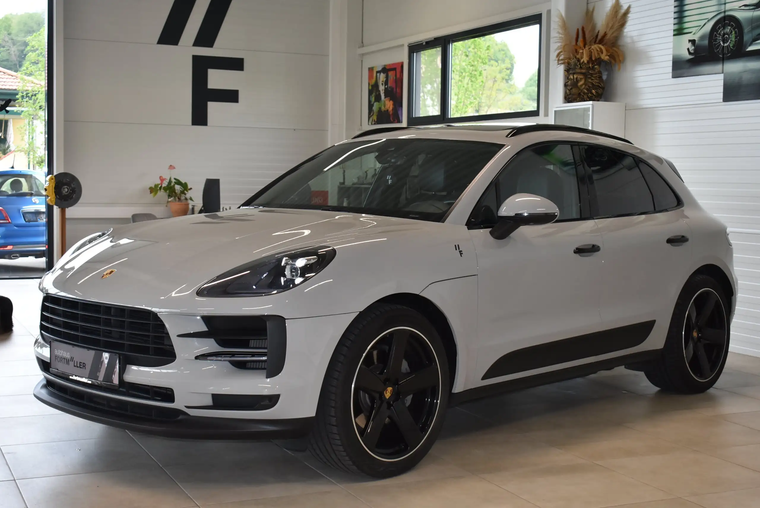 Porsche - Macan