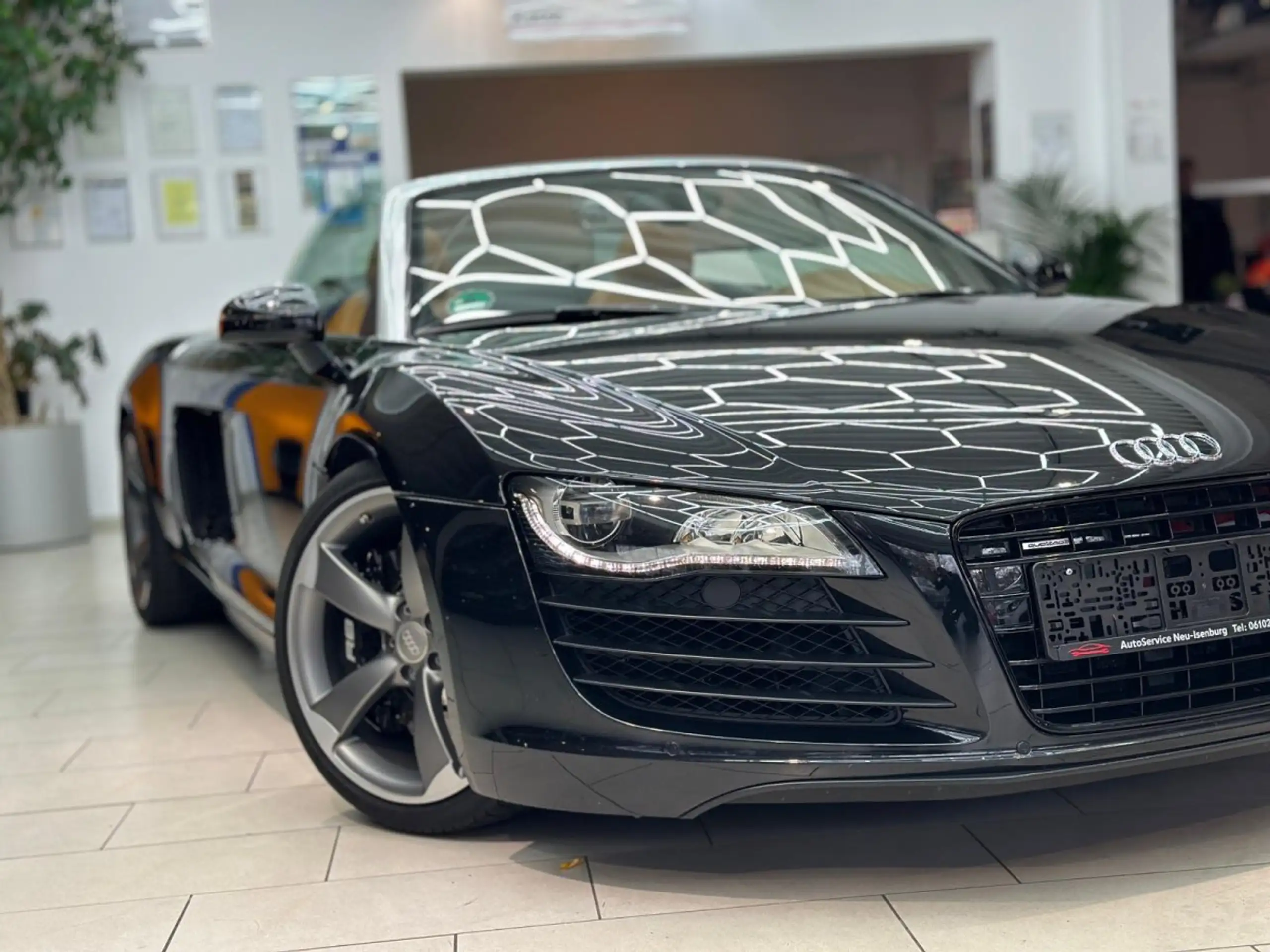 Audi - R8