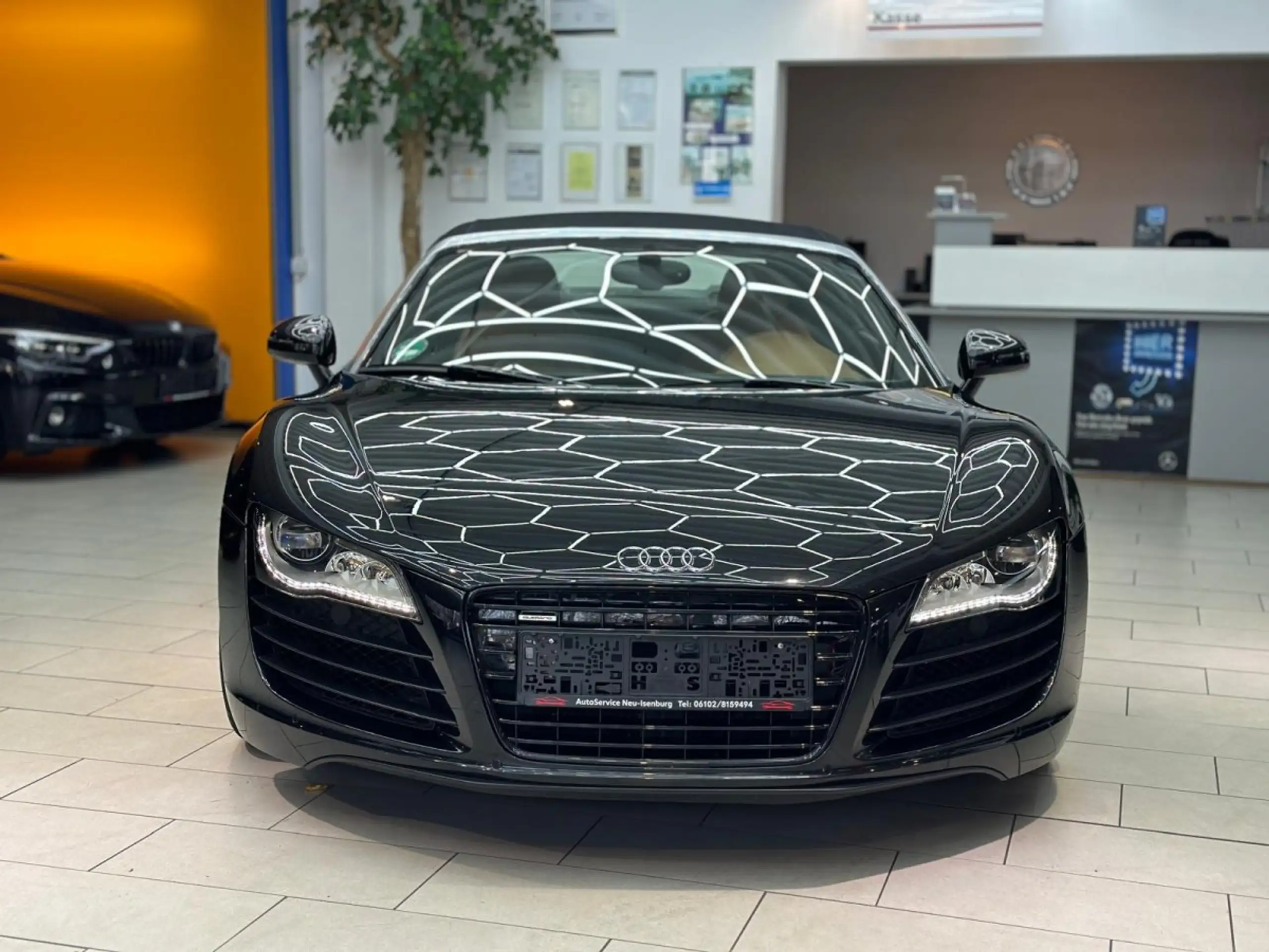 Audi - R8